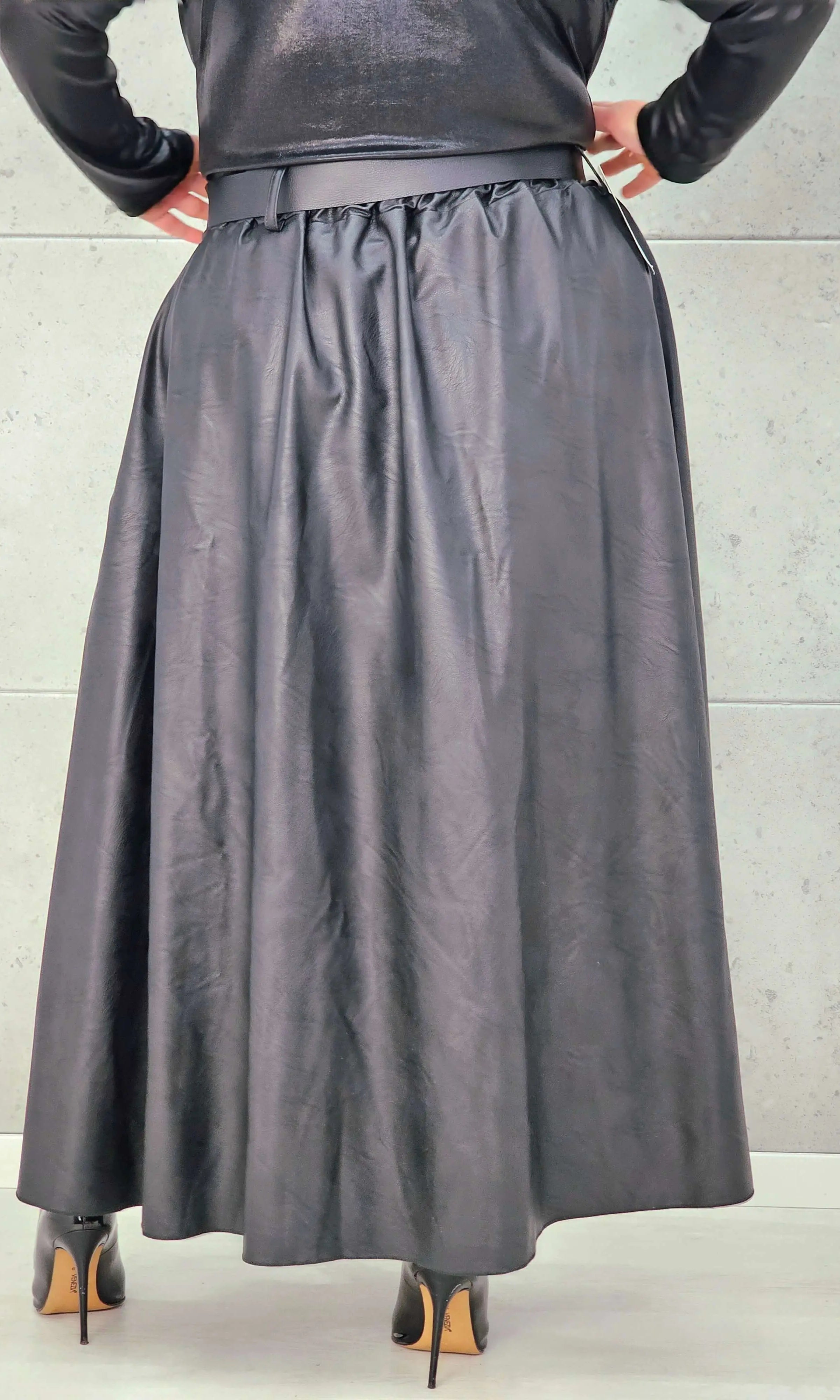 Spódnica z Ekoskóry Plus Size StylowaXL – Elegancja i Wygoda dla Kobiet XXL Stylowa XL