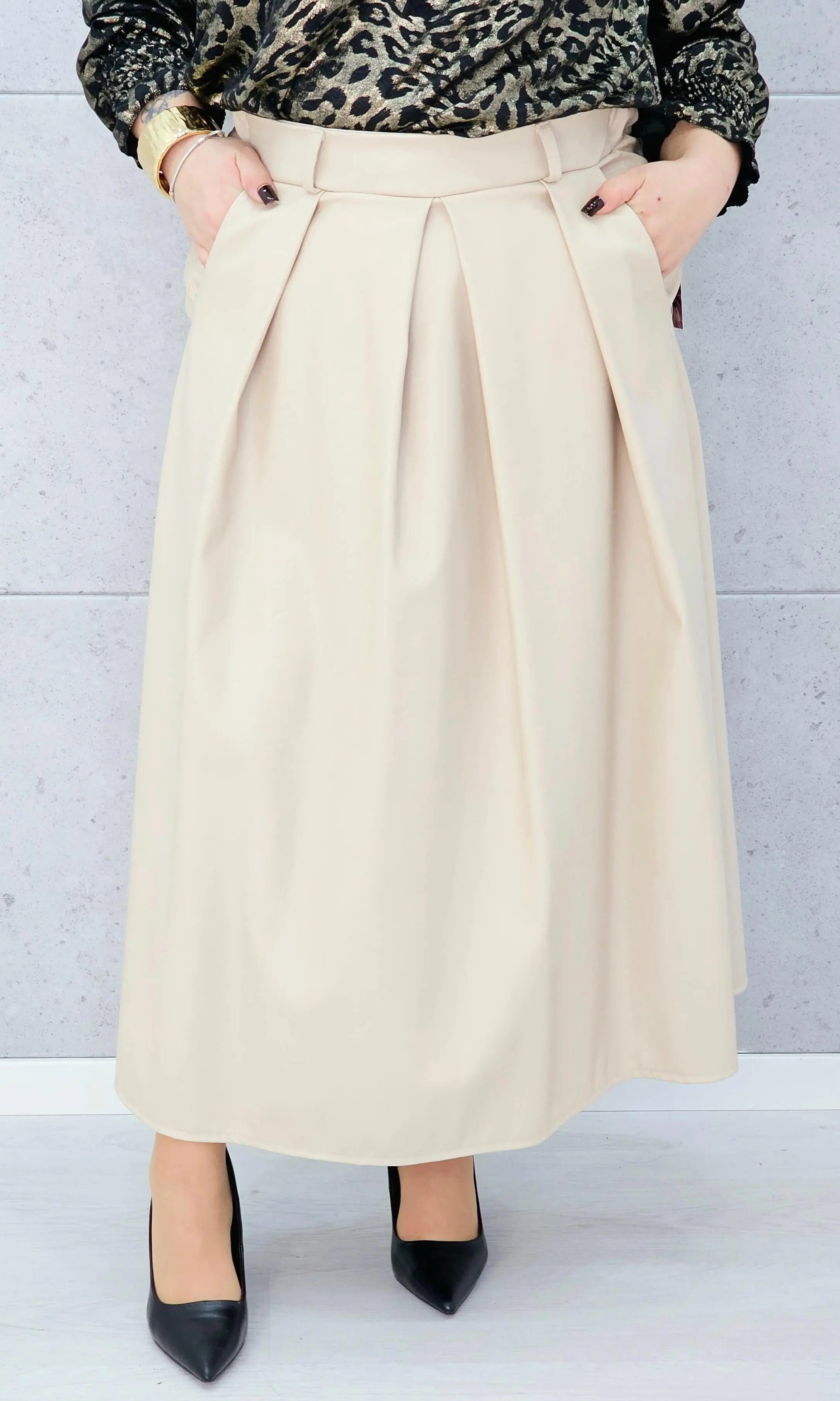 Spódnica z eko skóry plus size – elegancja i nowoczesny styl | Stylowa XL Stylowa XL