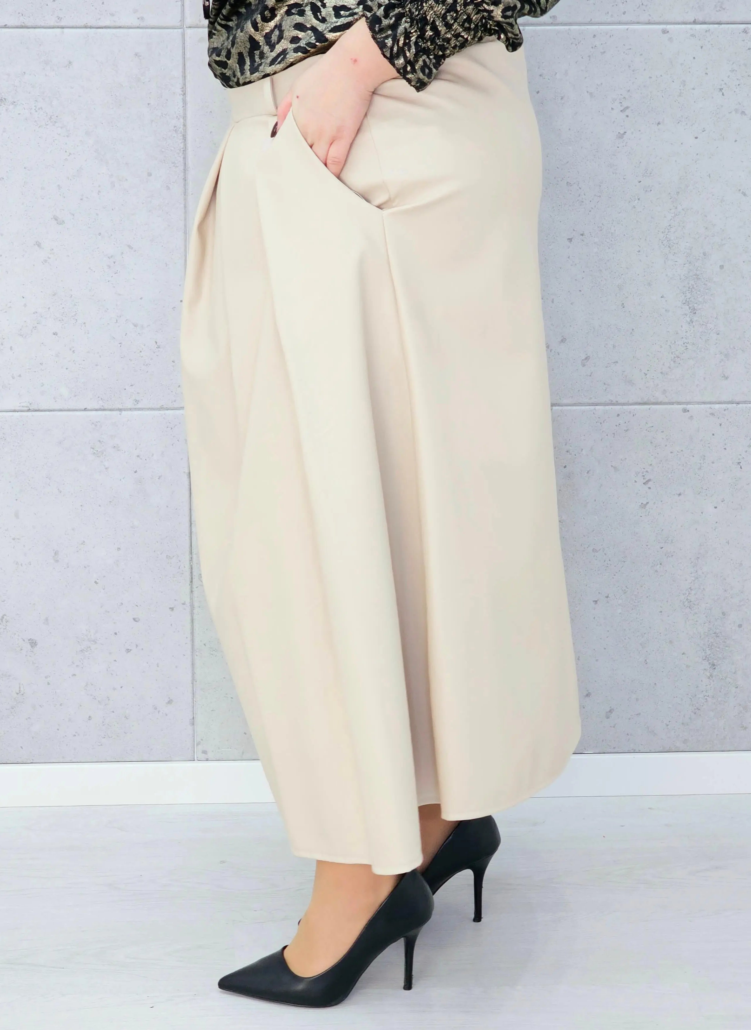 Spódnica z eko skóry plus size – elegancja i nowoczesny styl | Stylowa XL Stylowa XL
