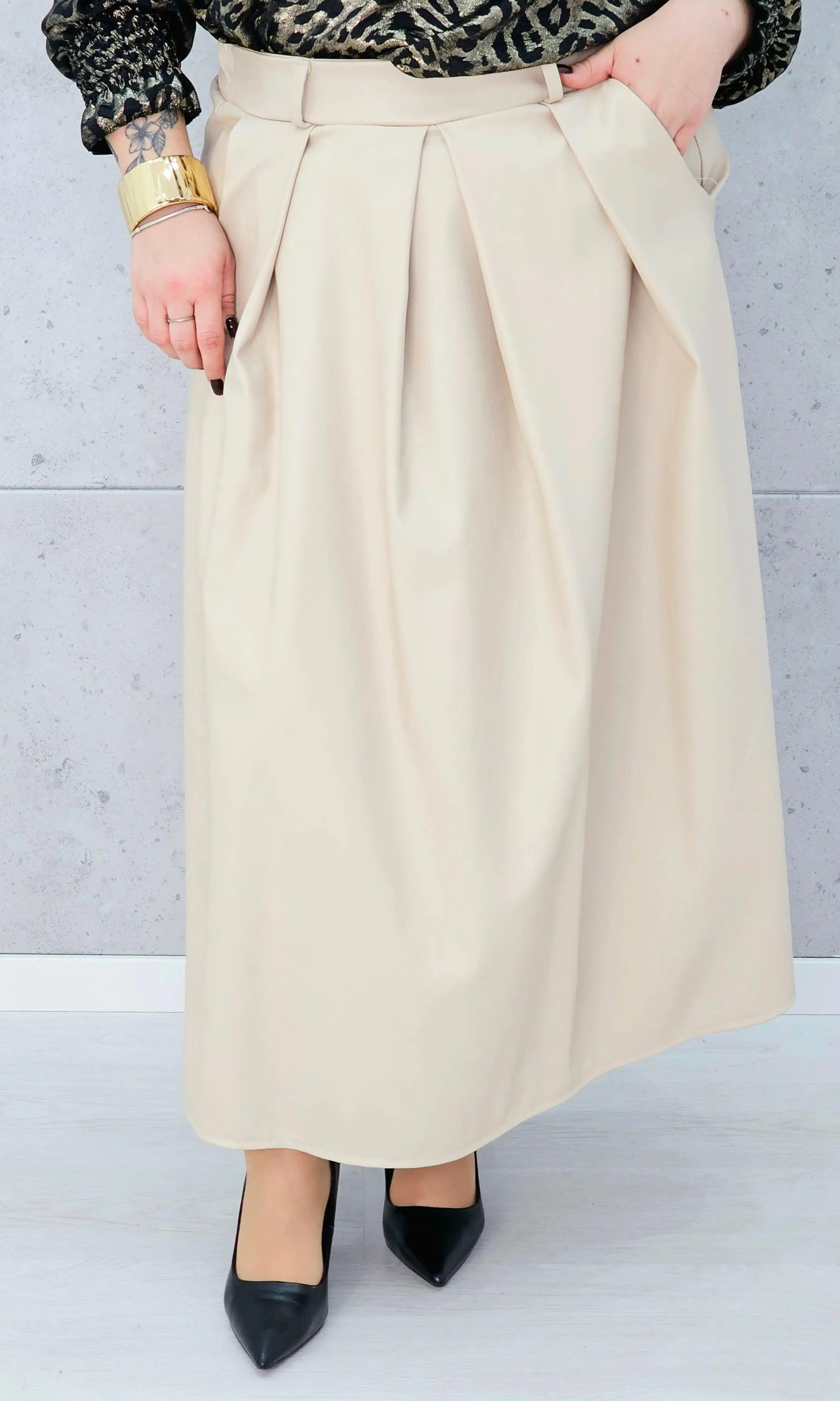 Spódnica z eko skóry plus size – elegancja i nowoczesny styl | Stylowa XL Stylowa XL