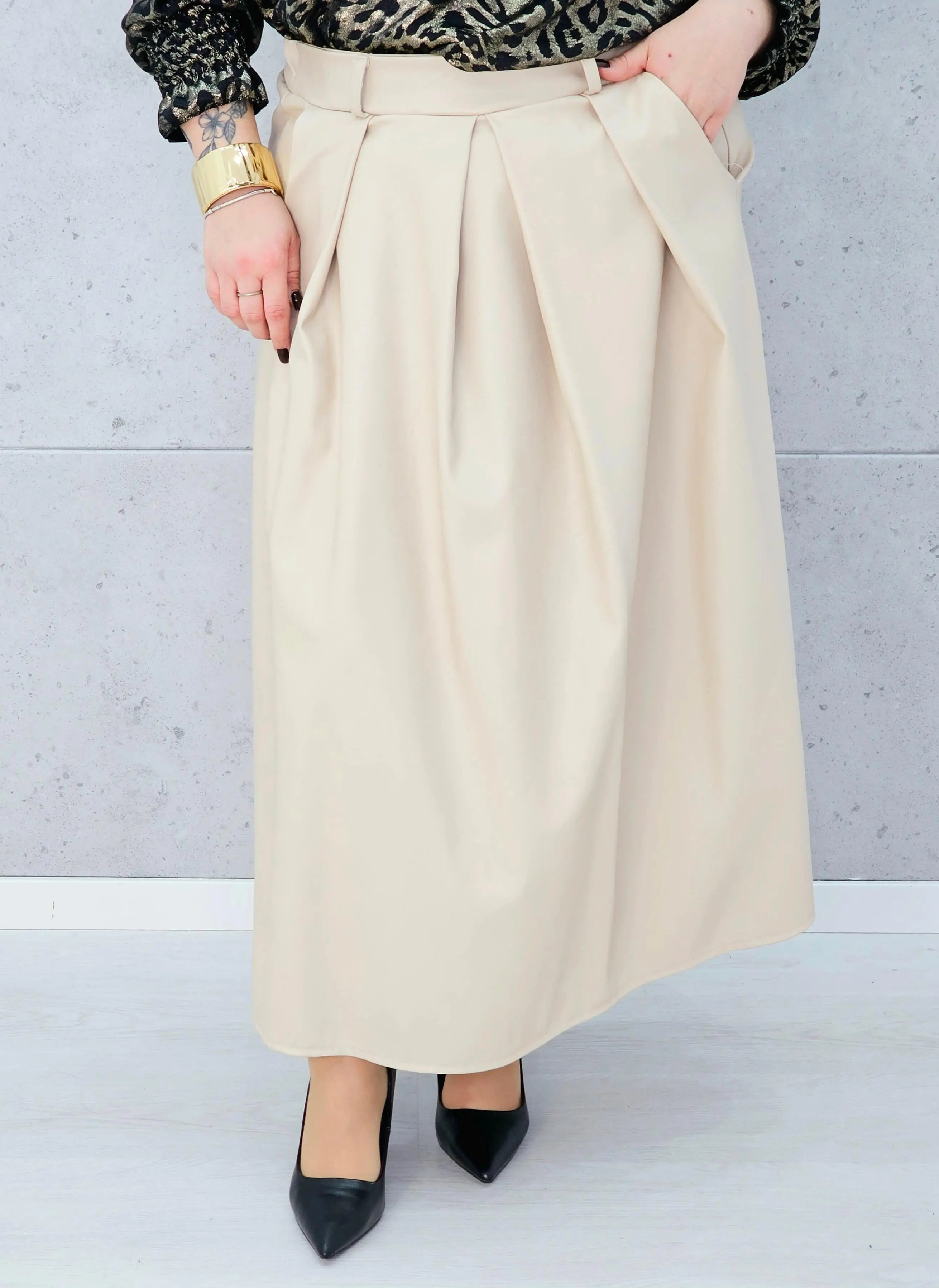 Spódnica z eko skóry plus size – elegancja i nowoczesny styl | Stylowa XL Stylowa XL