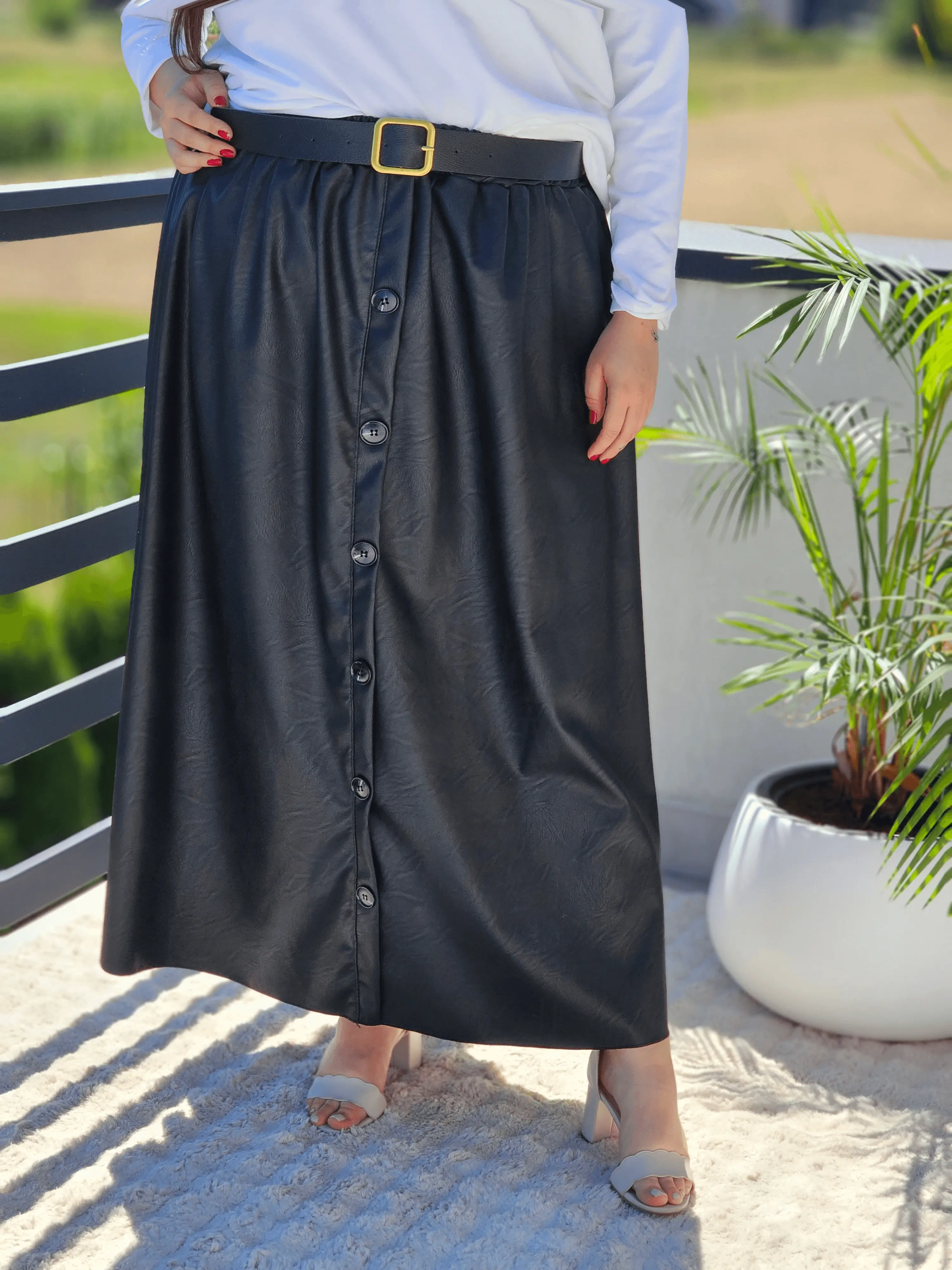 Spódnica z ekoskóry plus size z guzikami Stylowa XL