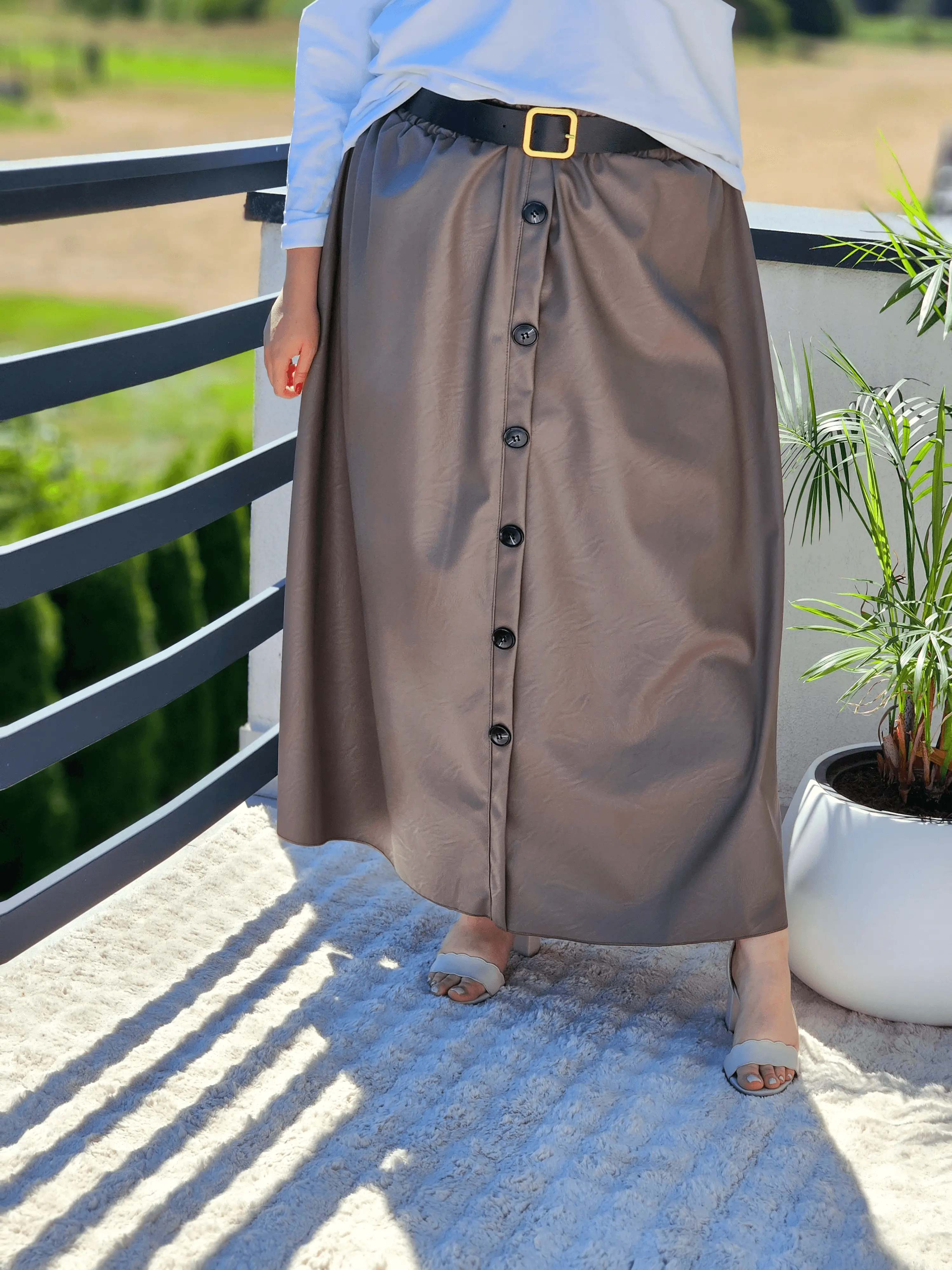 Spódnica z ekoskóry plus size z guzikami Stylowa XL