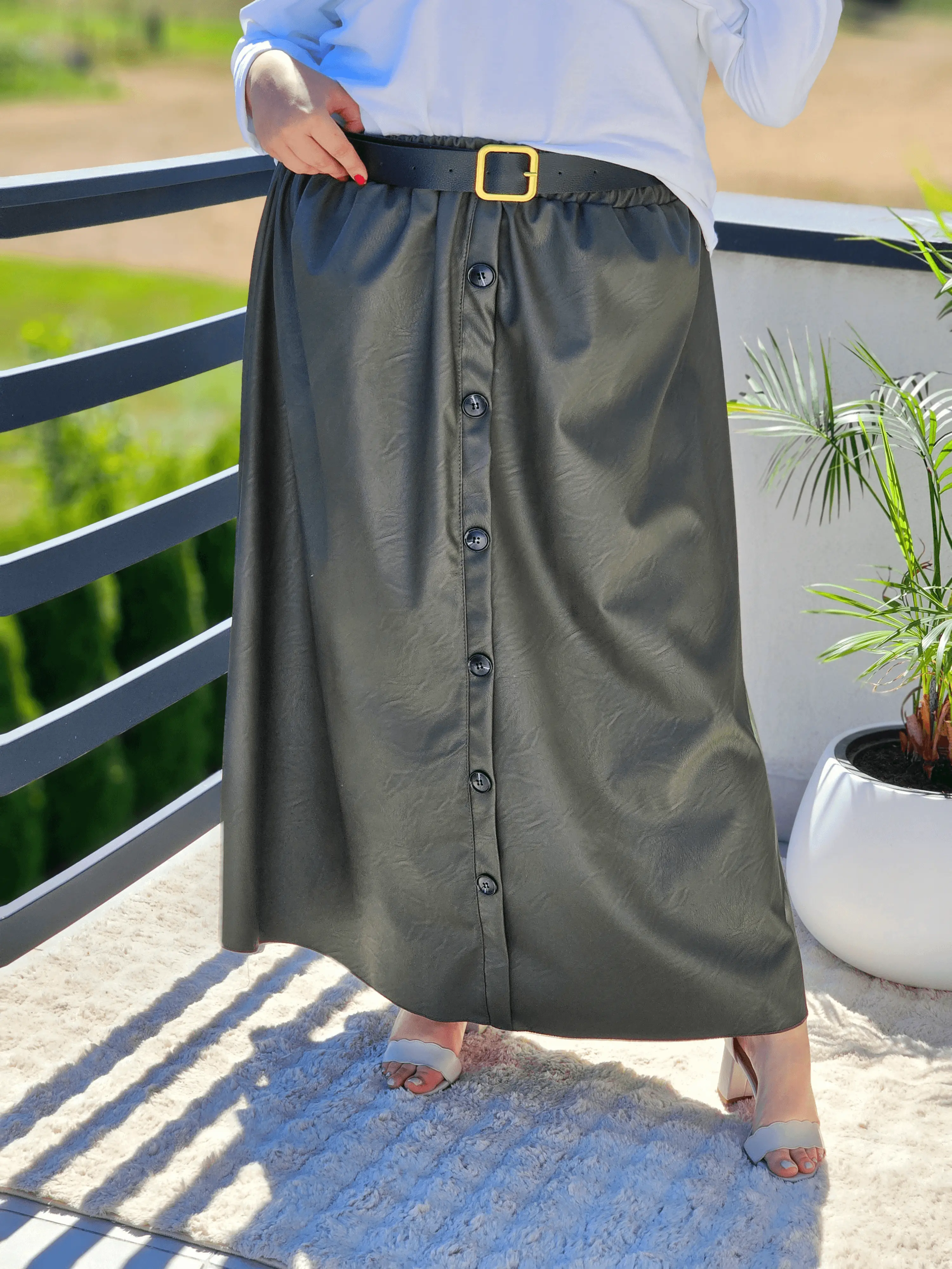 Spódnica z ekoskóry plus size z guzikami Stylowa XL