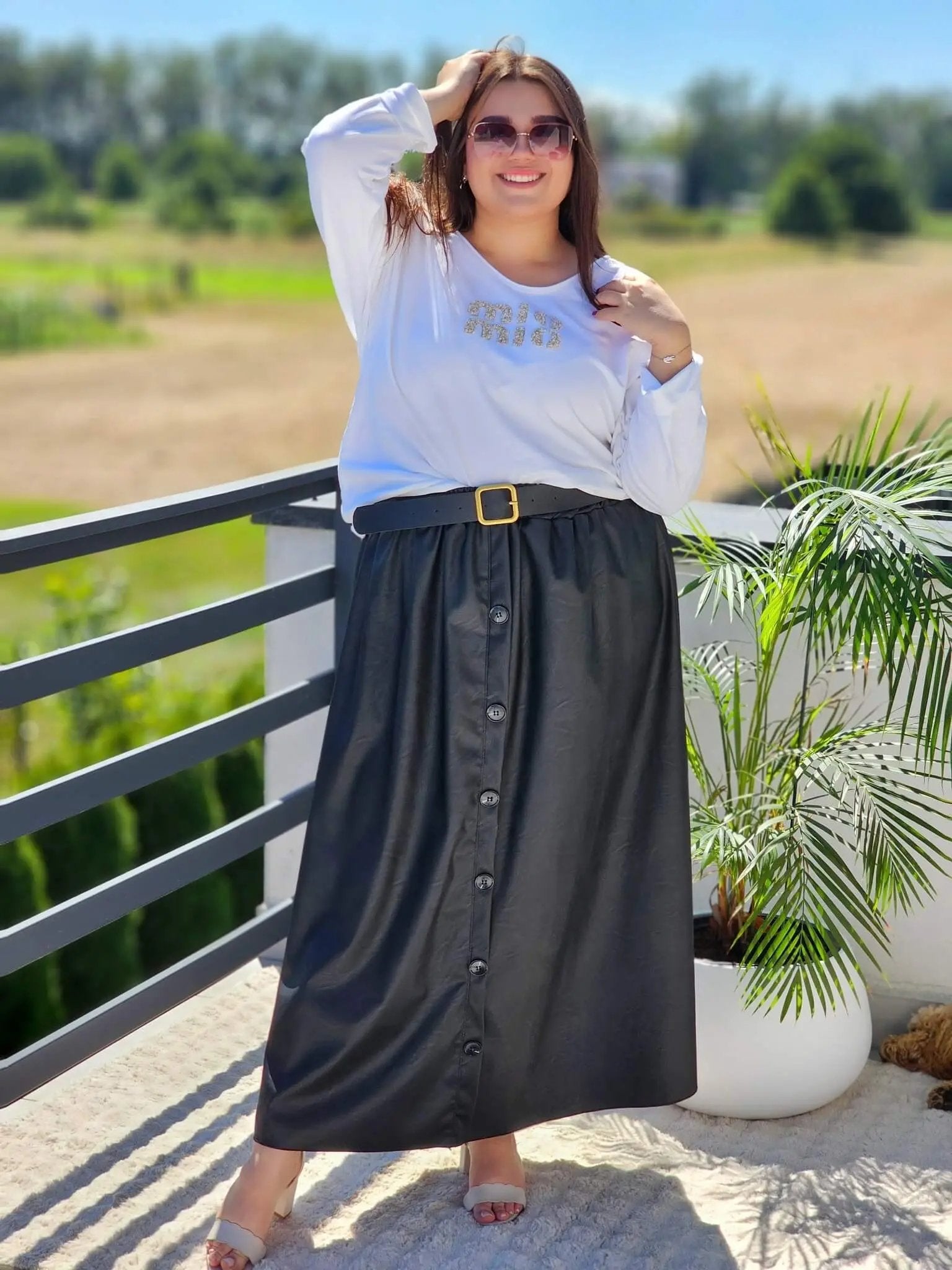 Spódnica z ekoskóry plus size z guzikami Stylowa XL