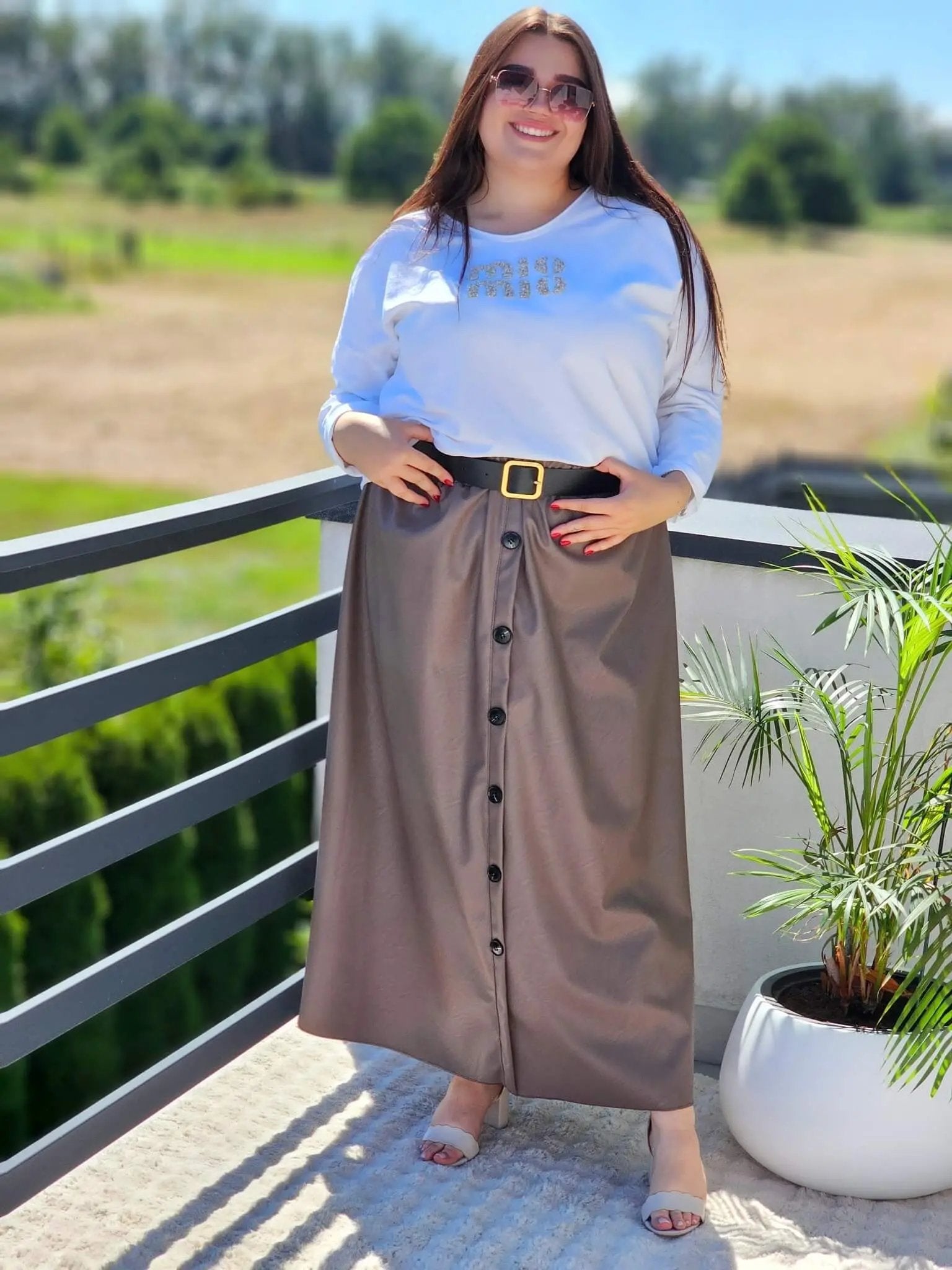 Spódnica z ekoskóry plus size z guzikami Stylowa XL