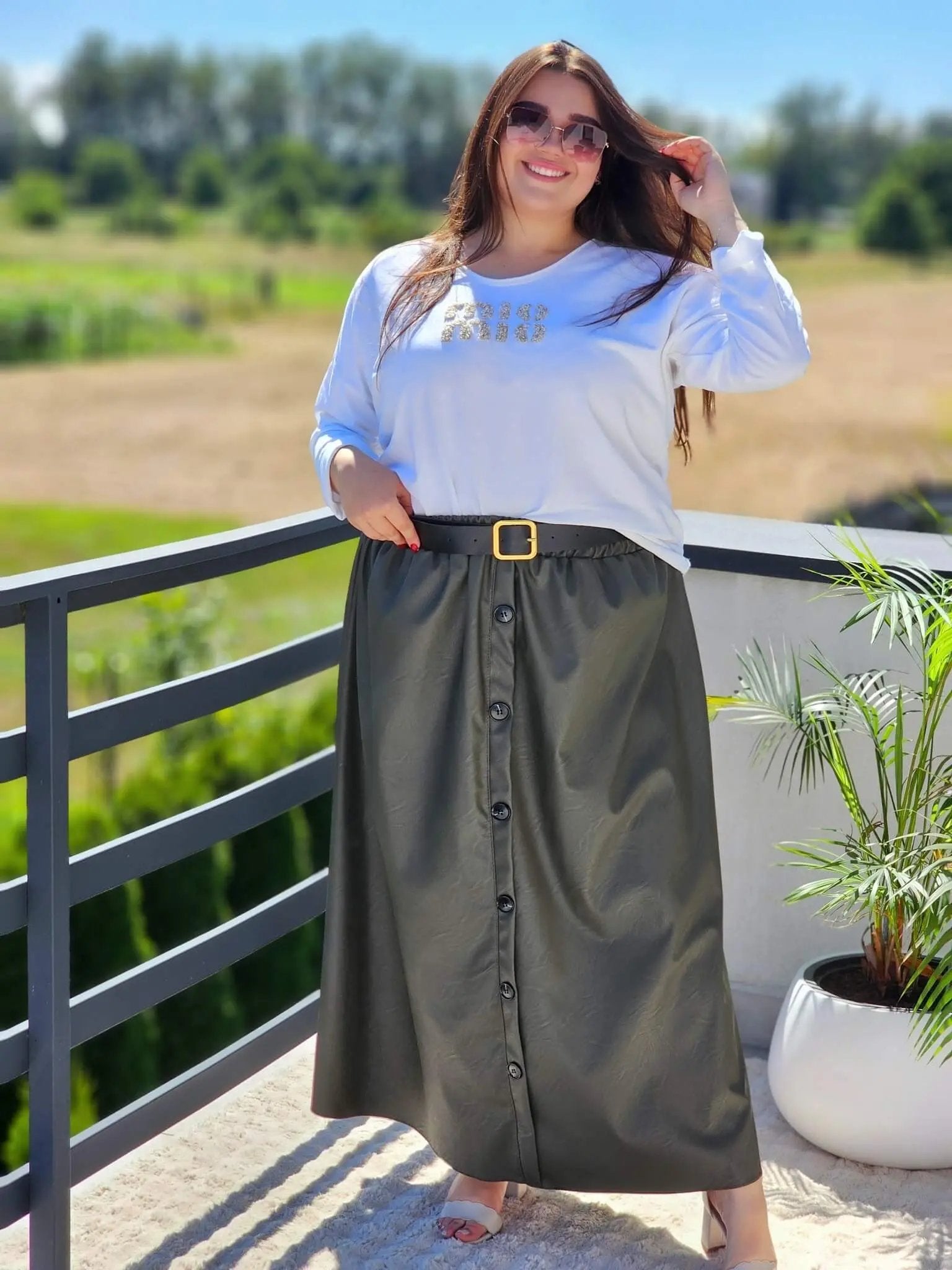 Spódnica z ekoskóry plus size z guzikami Stylowa XL