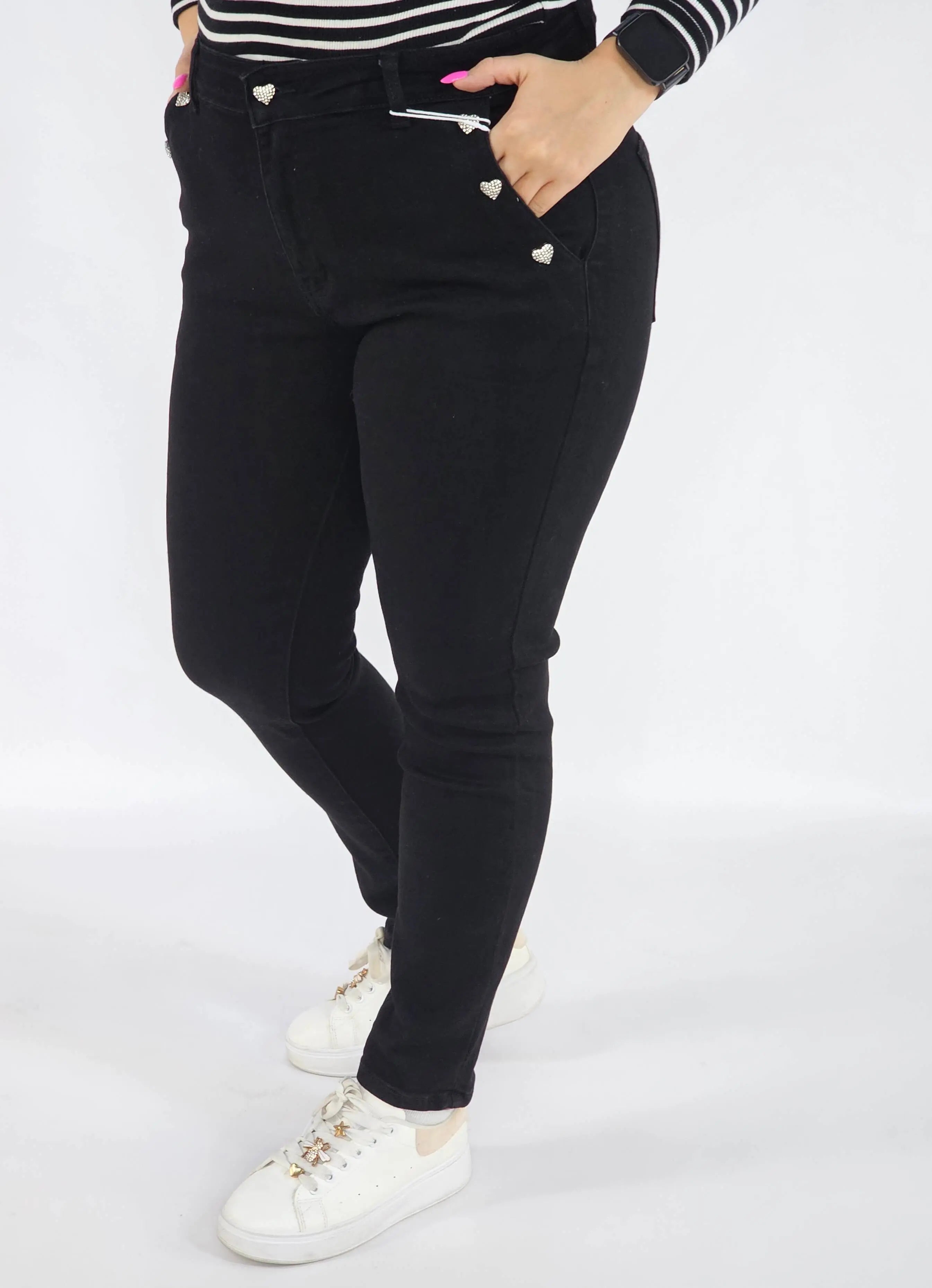 Spodnie Plus Size Czarne Jeansy z Ozdobnymi Serduszkami – Modne i Wygodne XXL Stylowa XL