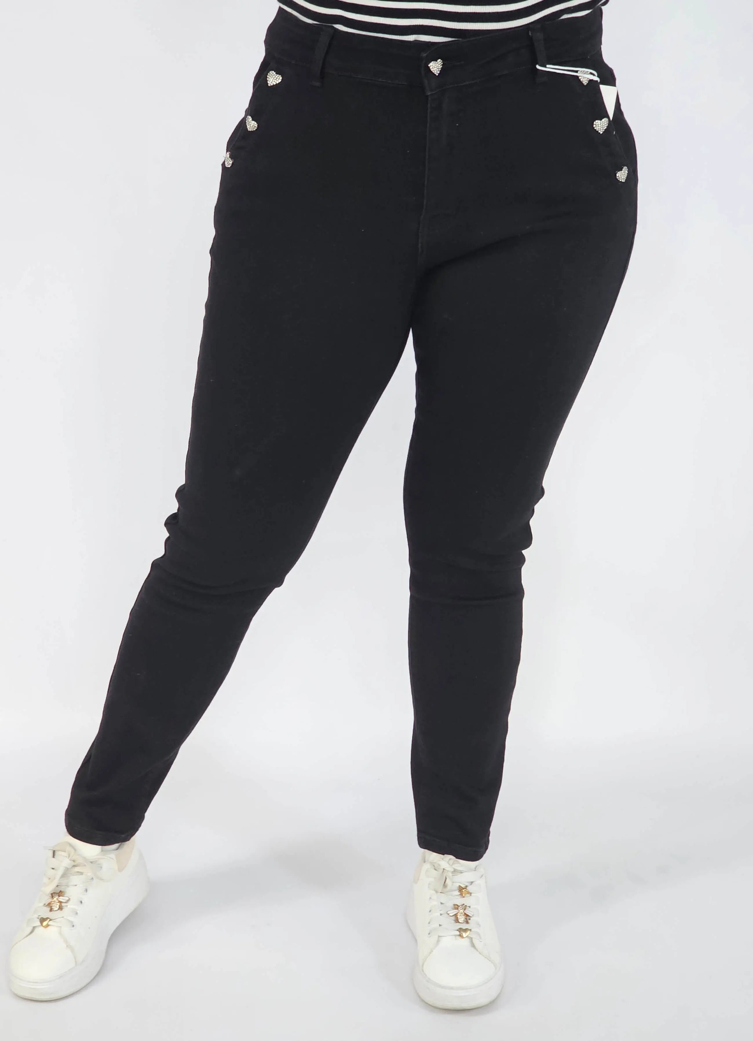 Spodnie Plus Size Czarne Jeansy z Ozdobnymi Serduszkami – Modne i Wygodne XXL Stylowa XL