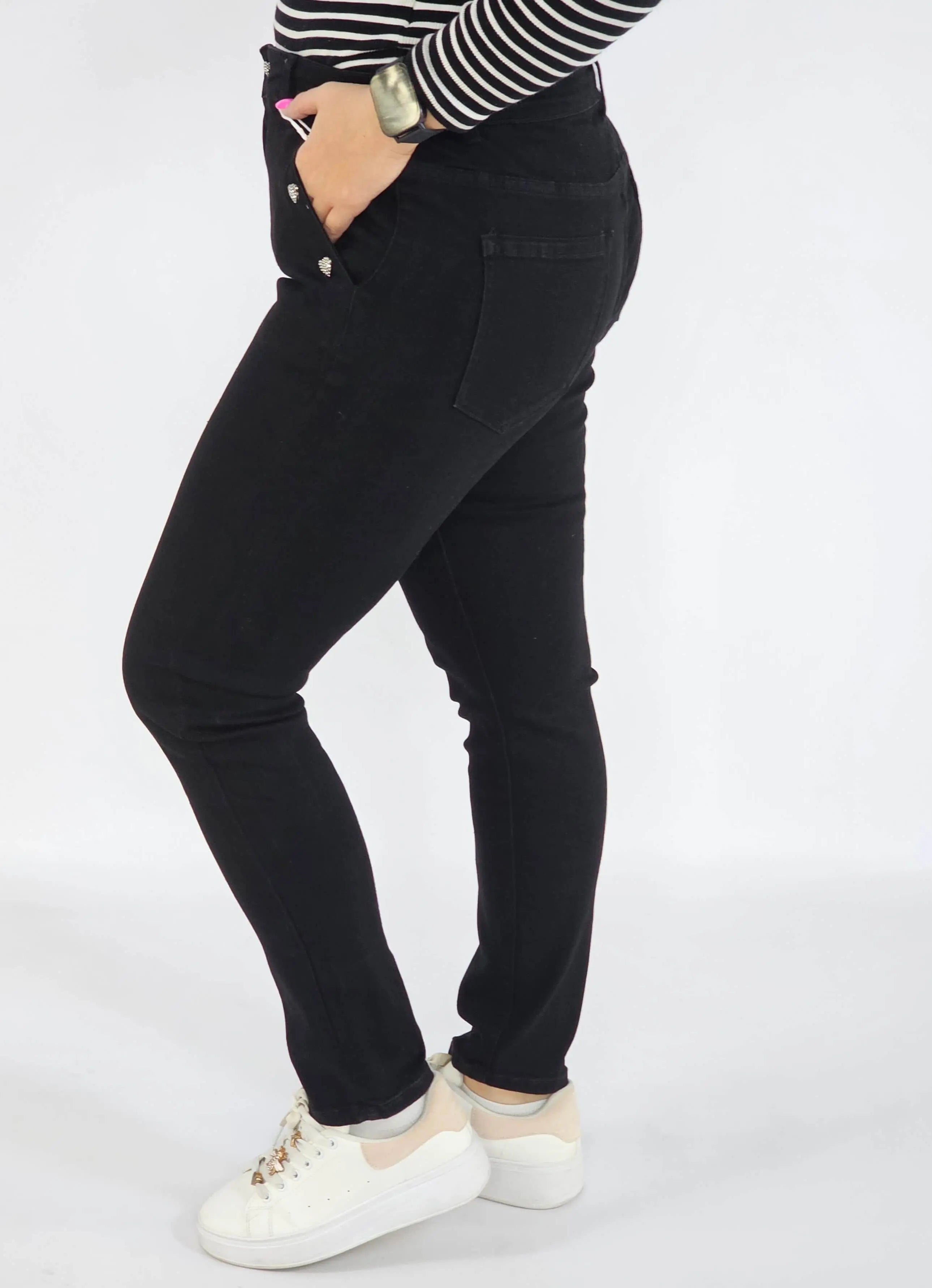 Spodnie Plus Size Czarne Jeansy z Ozdobnymi Serduszkami – Modne i Wygodne XXL Stylowa XL