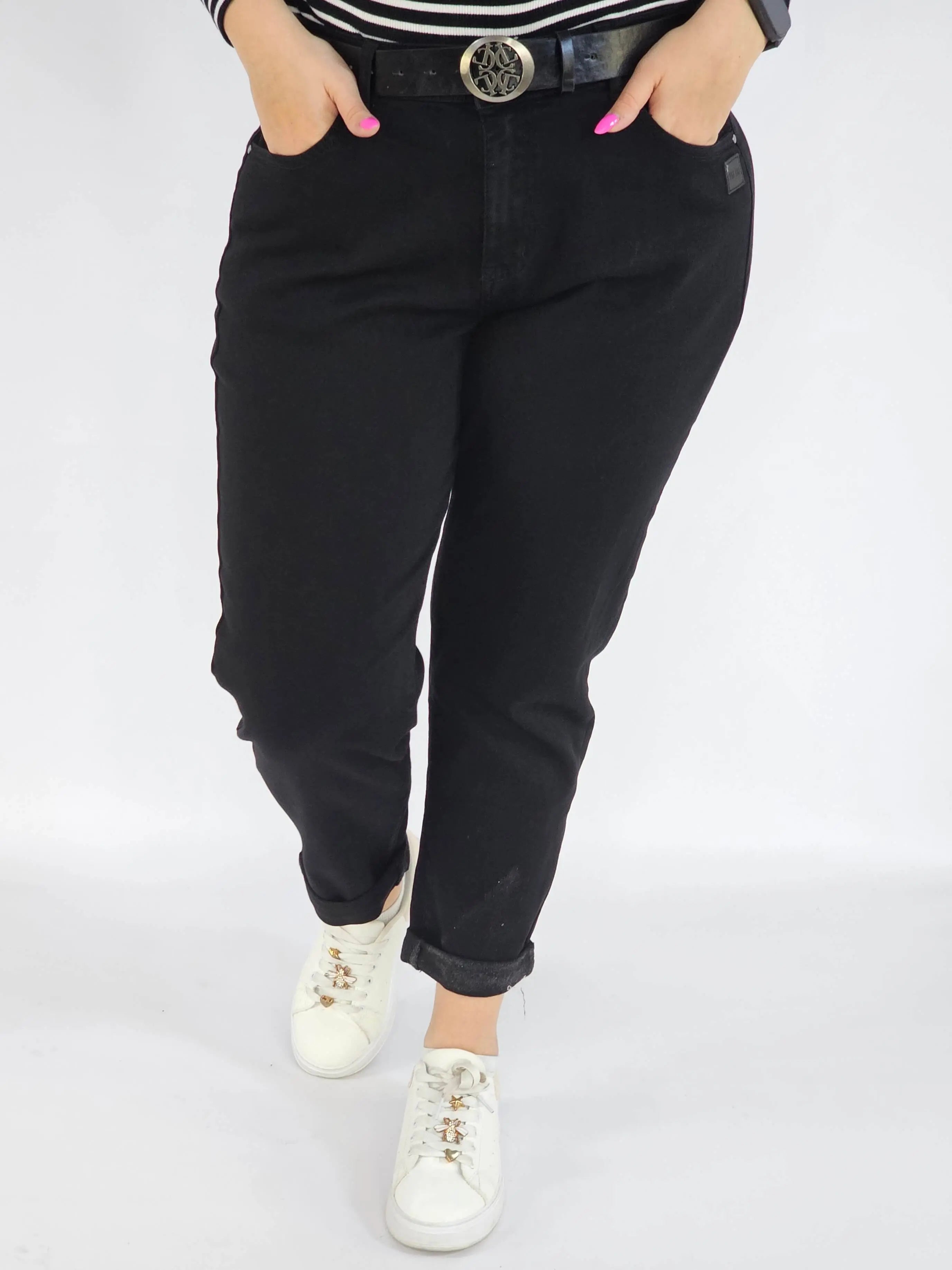 Spodnie Plus Size Czarne Jeansy z Paskiem – Klasyczne i Wyszczuplające XXL Stylowa XL