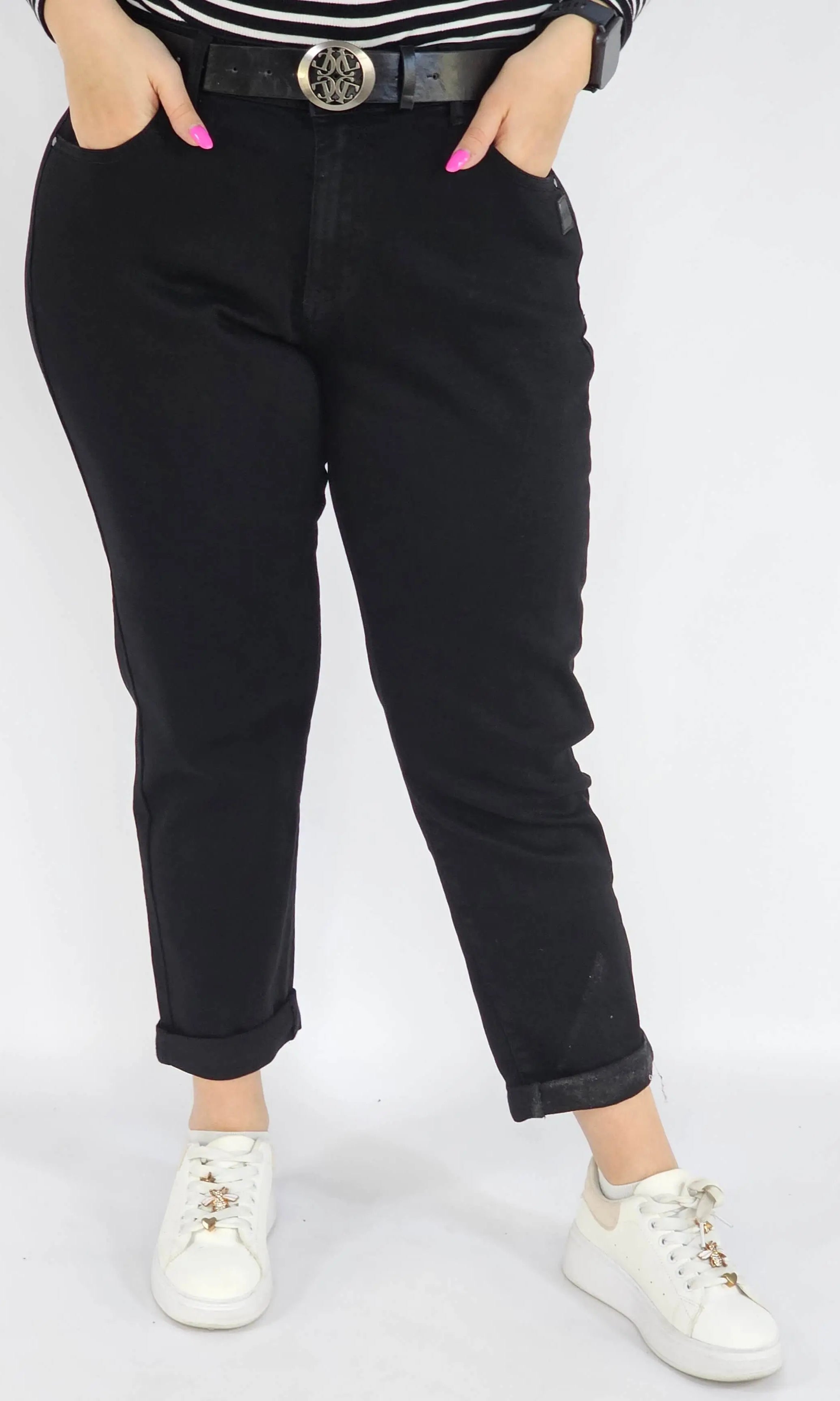 Spodnie Plus Size Czarne Jeansy z Paskiem – Klasyczne i Wyszczuplające XXL Stylowa XL