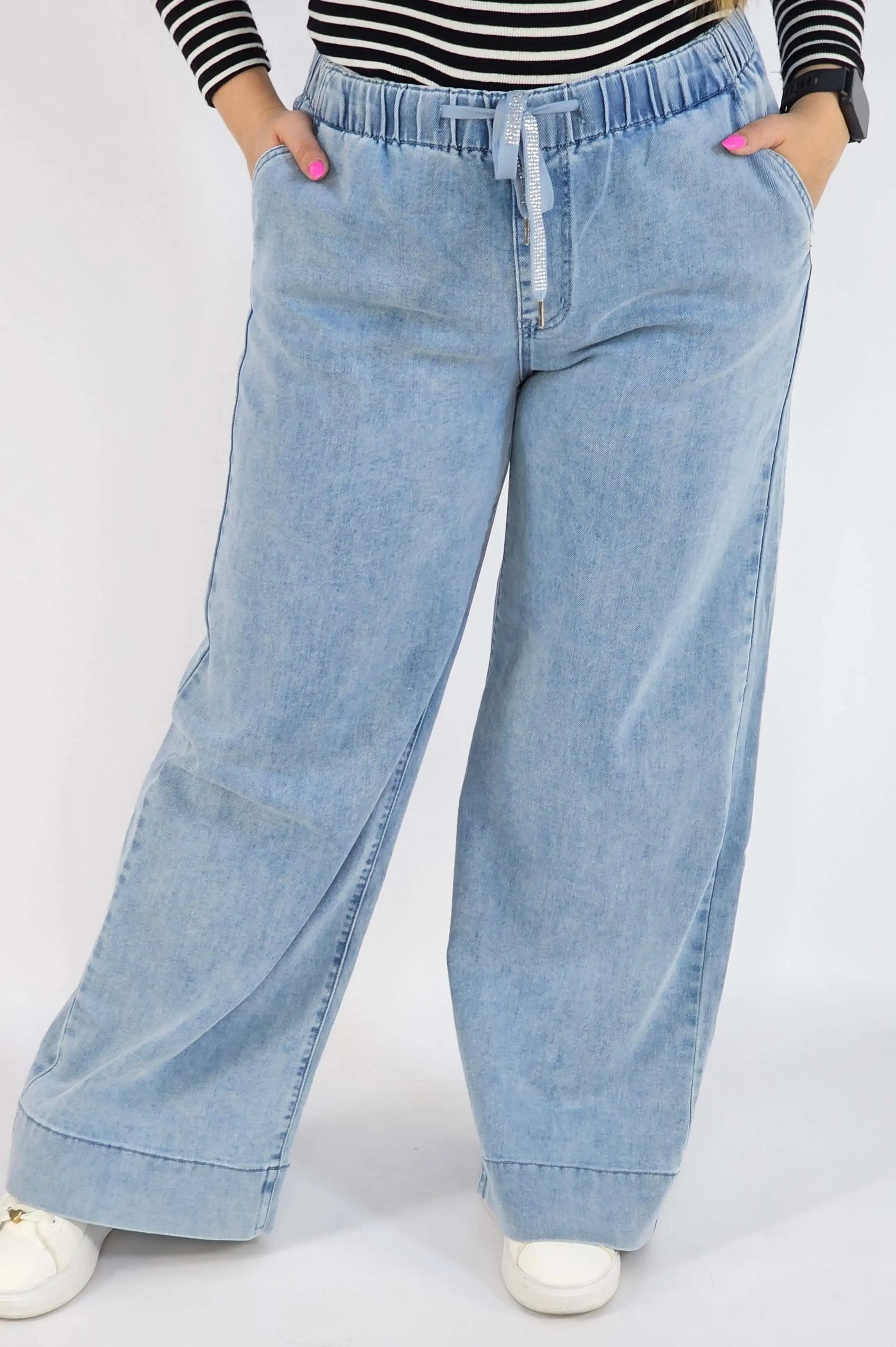 Spodnie Plus Size Jasne Jeansy z Gumką w Pasie – Wygodne i Stylowe XXL Stylowa XL
