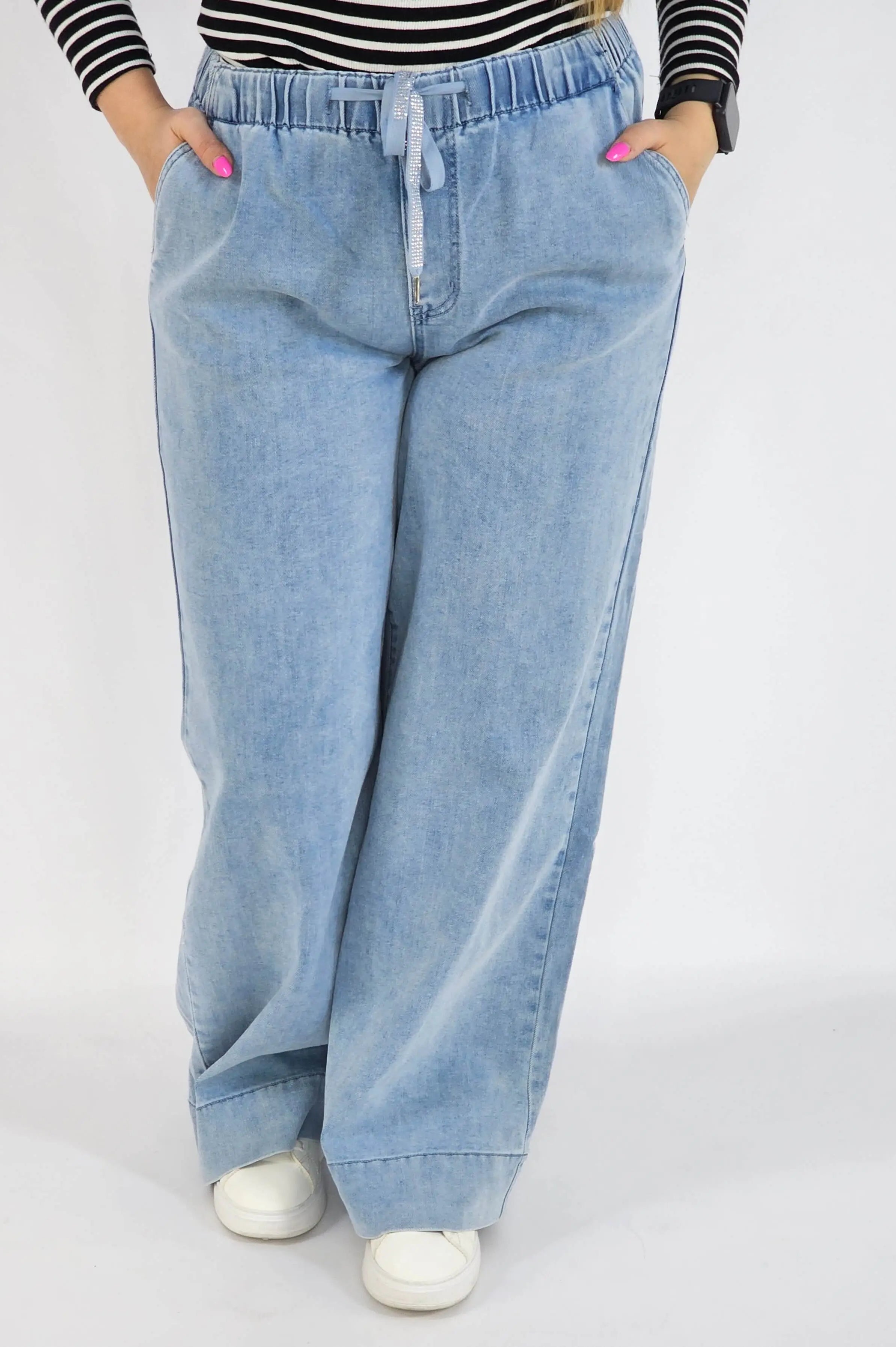 Spodnie Plus Size Jasne Jeansy z Gumką w Pasie – Wygodne i Stylowe XXL Stylowa XL