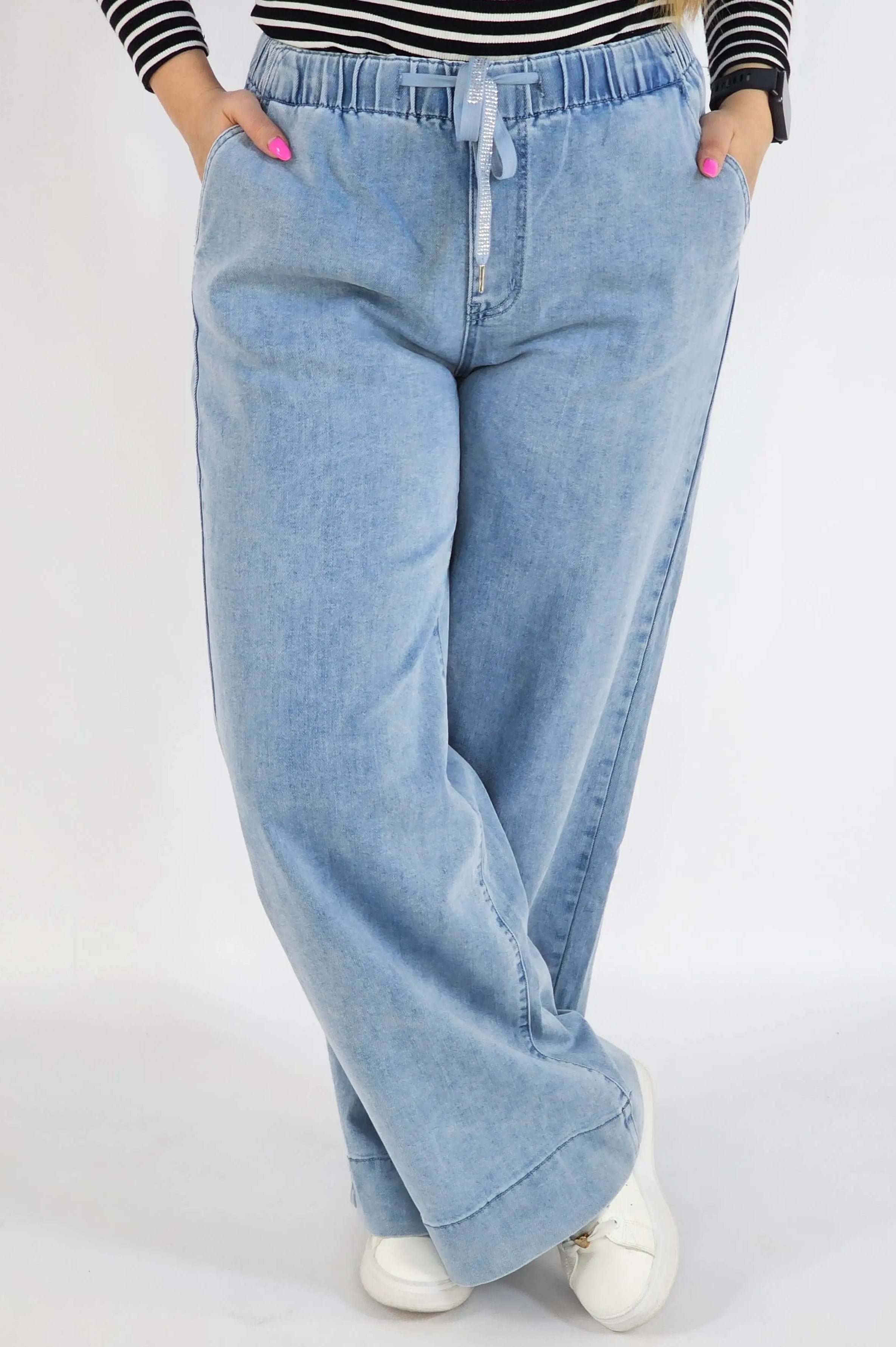 Spodnie Plus Size Jasne Jeansy z Gumką w Pasie – Wygodne i Stylowe XXL Stylowa XL