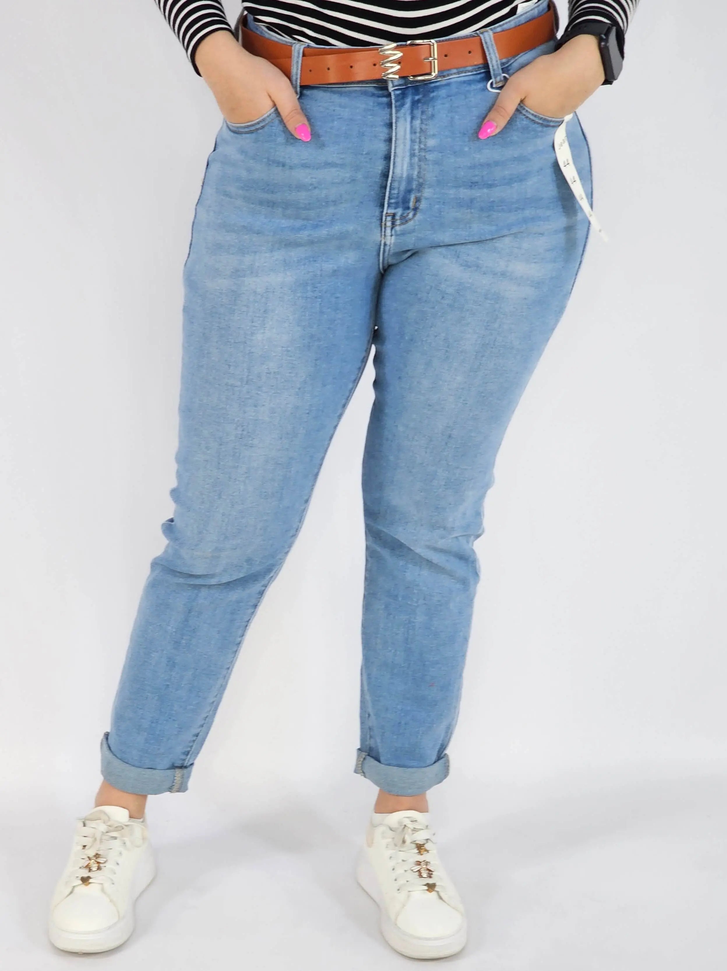 Spodnie Plus Size Jasne Jeansy z Paskiem – Klasyczne i Wygodne XXL Stylowa XL