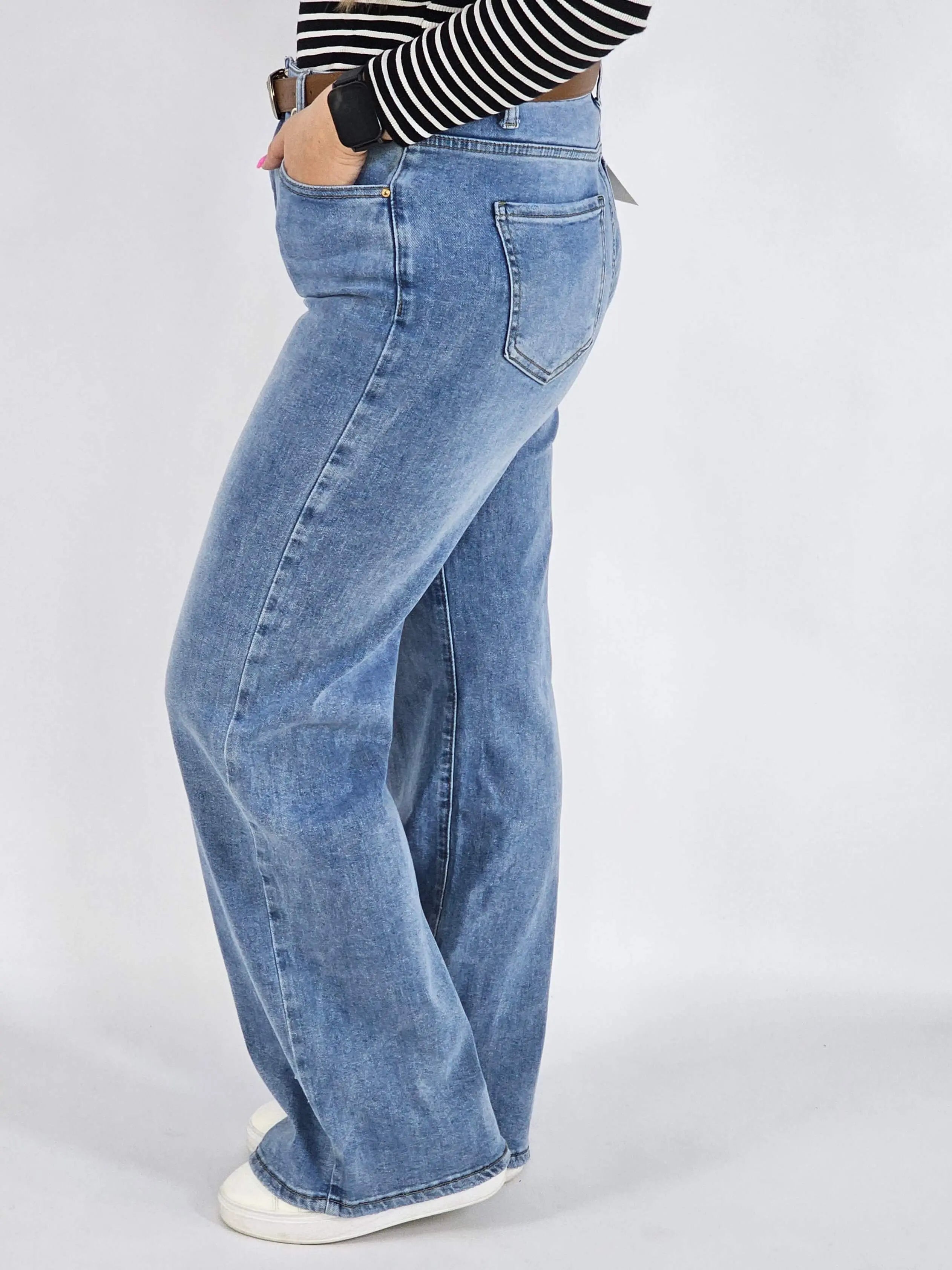 Spodnie Plus Size Niebieskie Jeansy Szeroka Nogawka – Stylowe i Wygodne XXL Stylowa XL