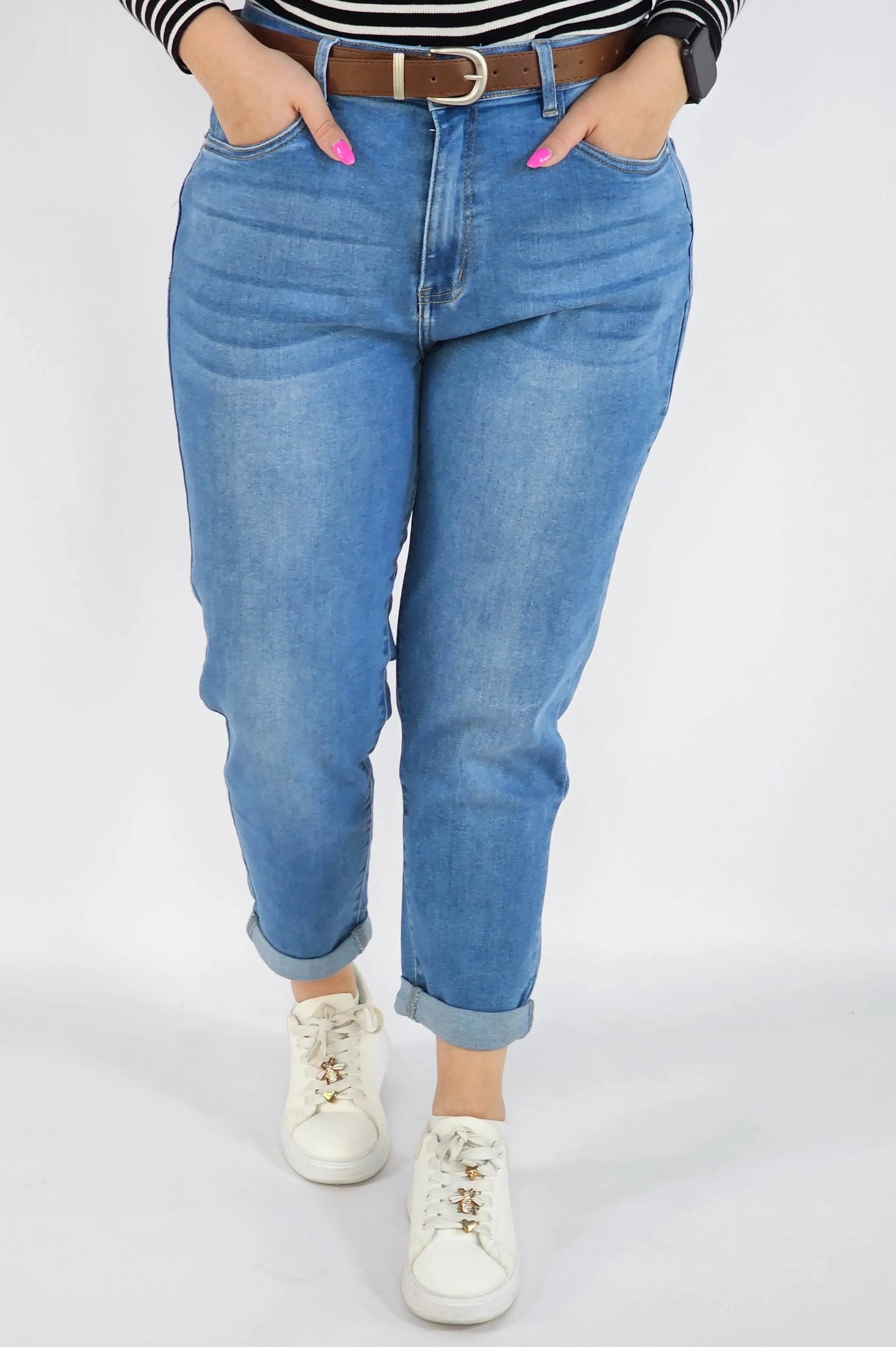 Spodnie Plus Size Niebieskie Jeansy z Paskiem – Klasyczne i Wygodne XXL Stylowa XL