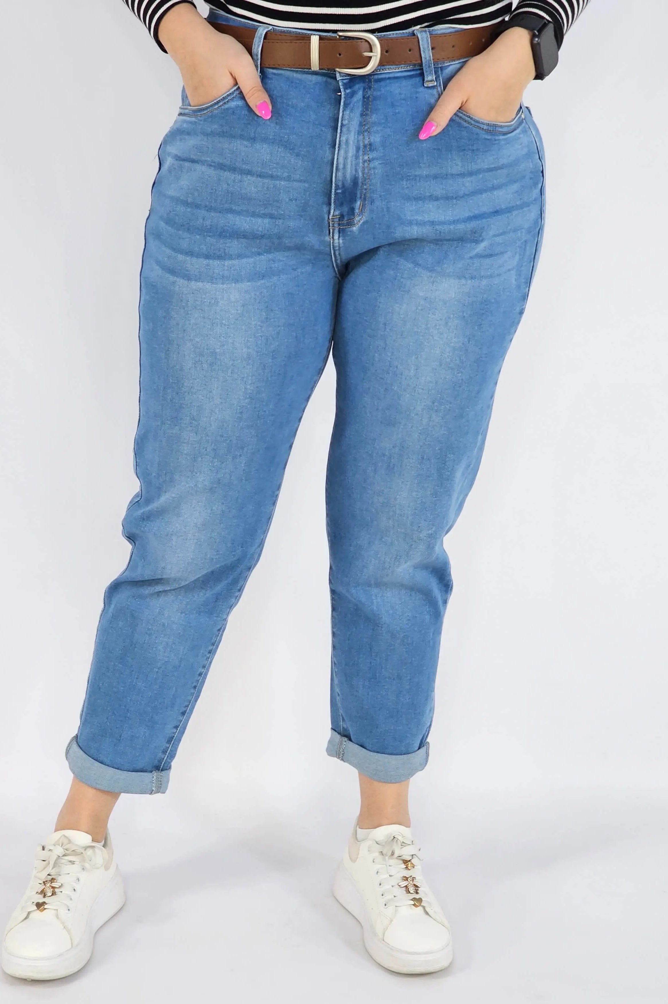 Spodnie Plus Size Niebieskie Jeansy z Paskiem – Klasyczne i Wygodne XXL Stylowa XL