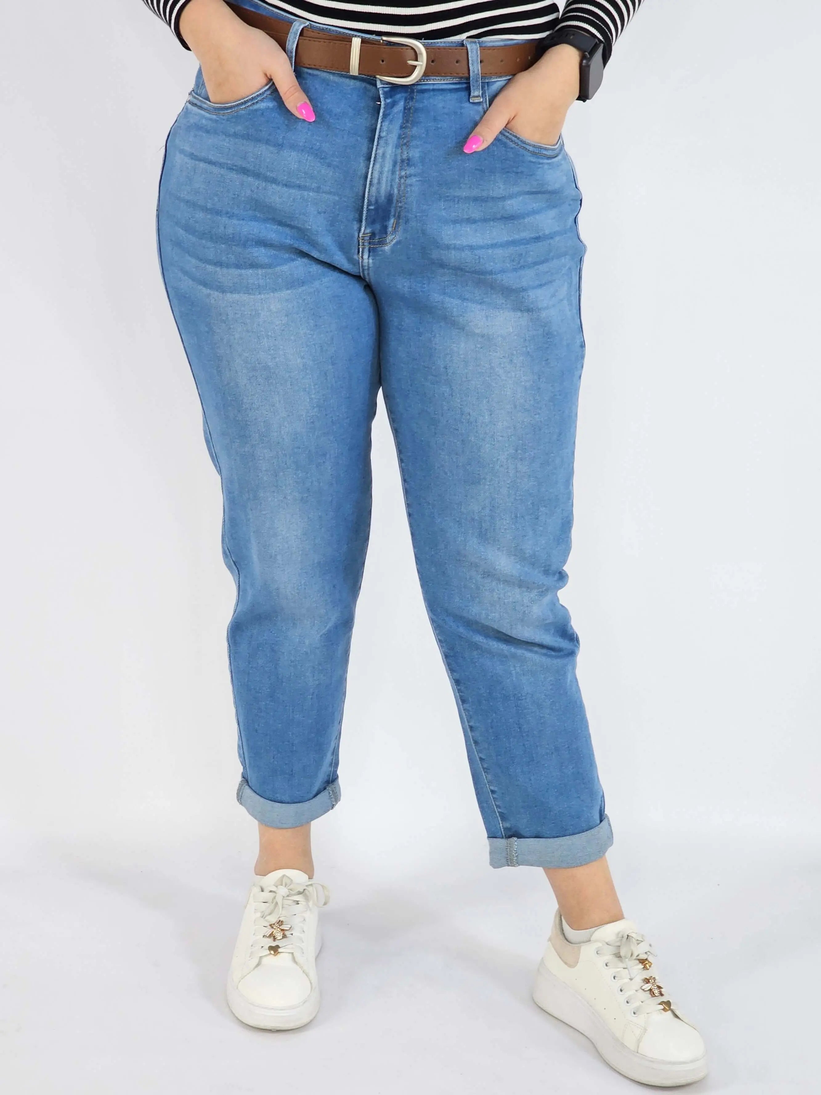 Spodnie Plus Size Niebieskie Jeansy z Paskiem – Klasyczne i Wygodne XXL Stylowa XL