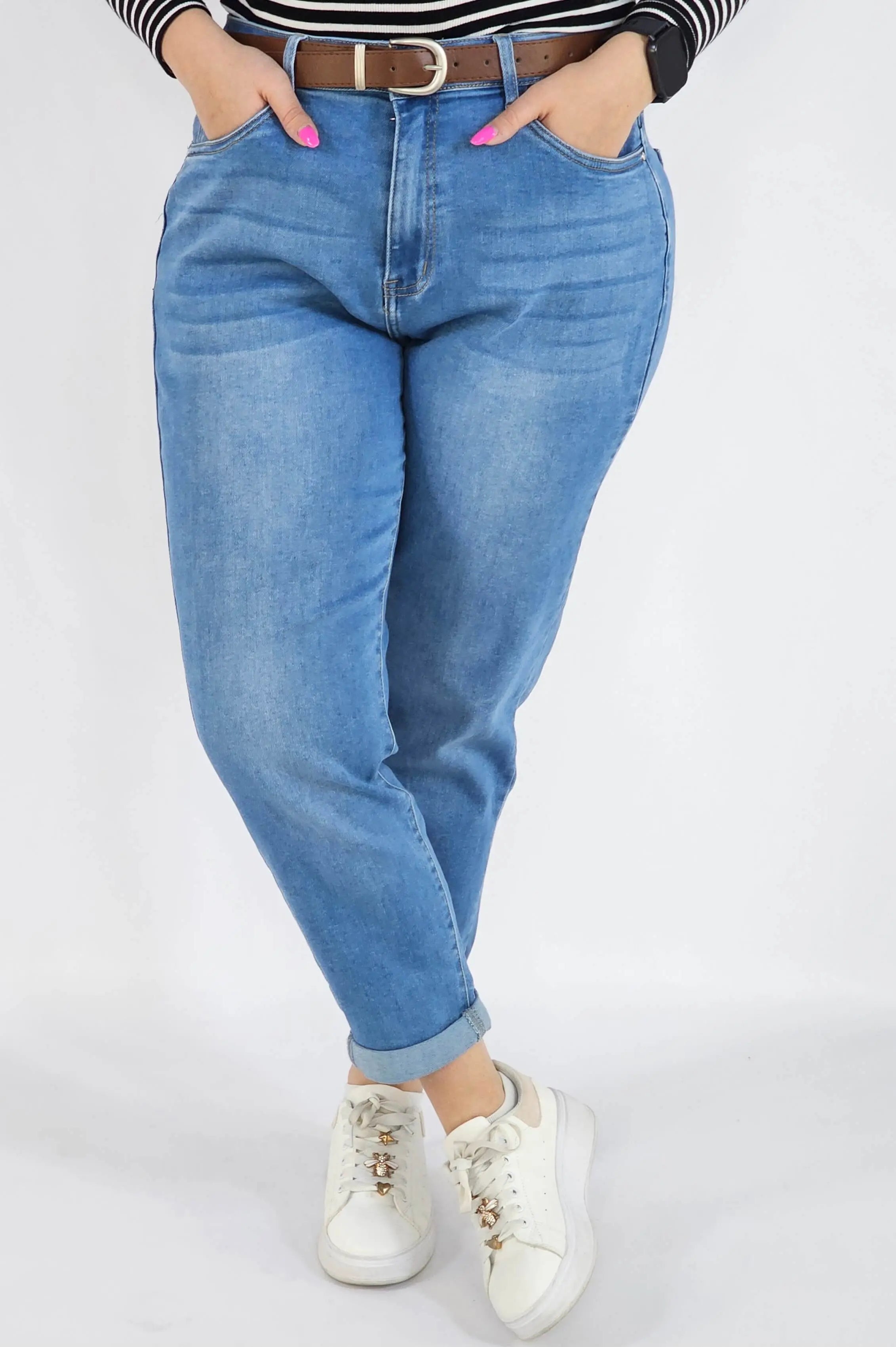 Spodnie Plus Size Niebieskie Jeansy z Paskiem – Klasyczne i Wygodne XXL Stylowa XL