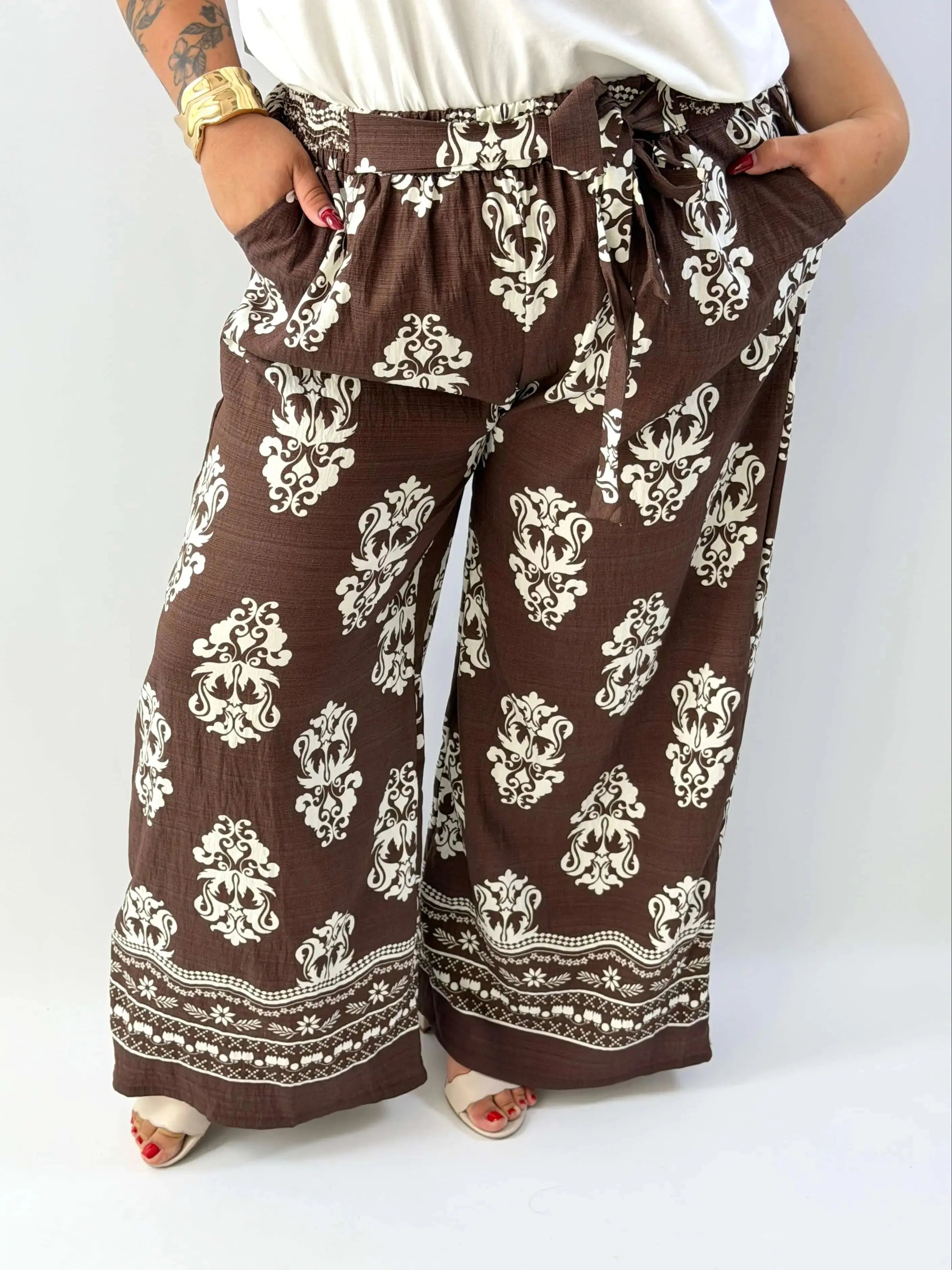 Spodnie damskie plus size z wiązaniem – wygoda i kobiecy styl Stylowa XL