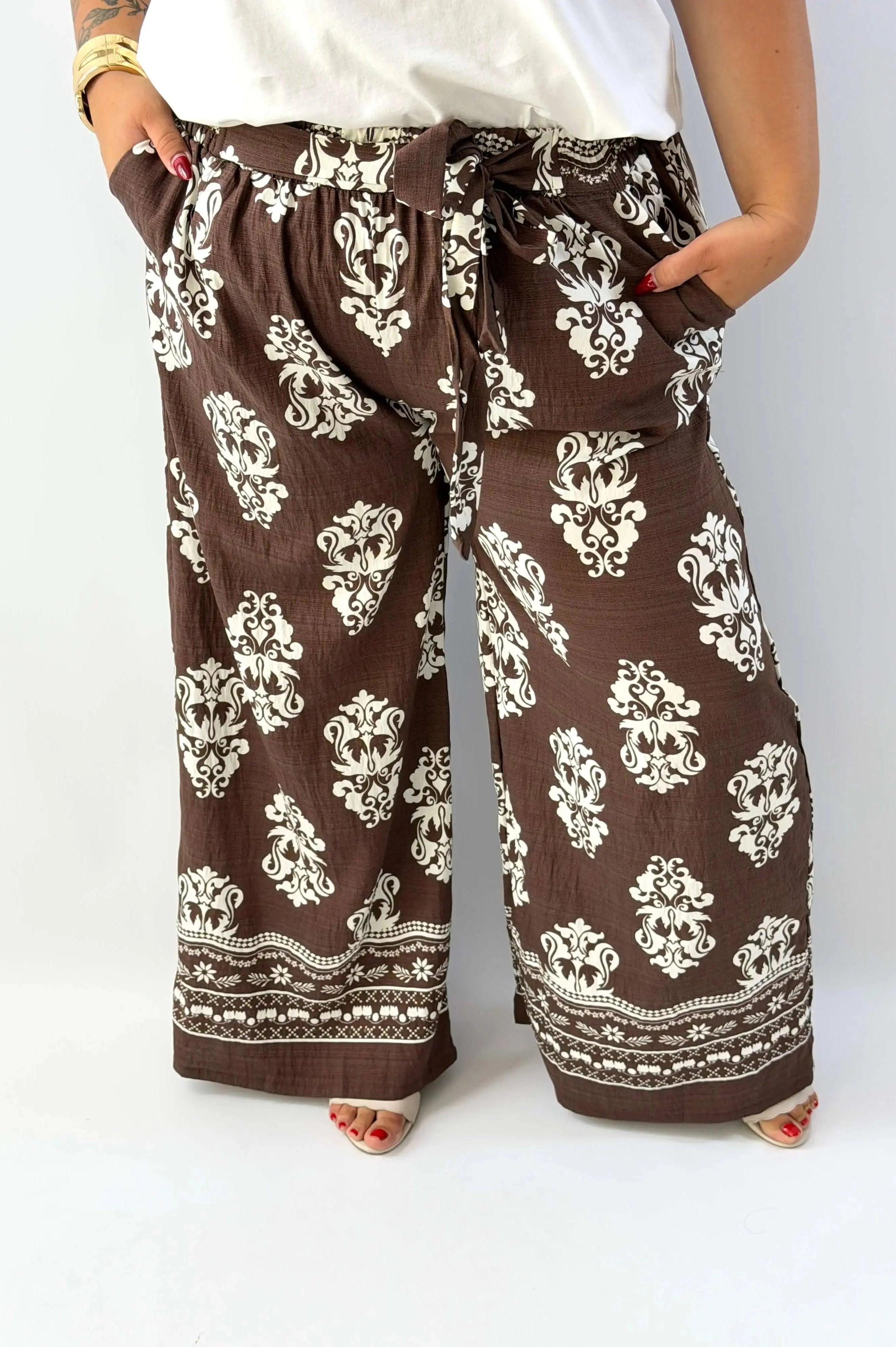 Spodnie damskie plus size z wiązaniem – wygoda i kobiecy styl Stylowa XL