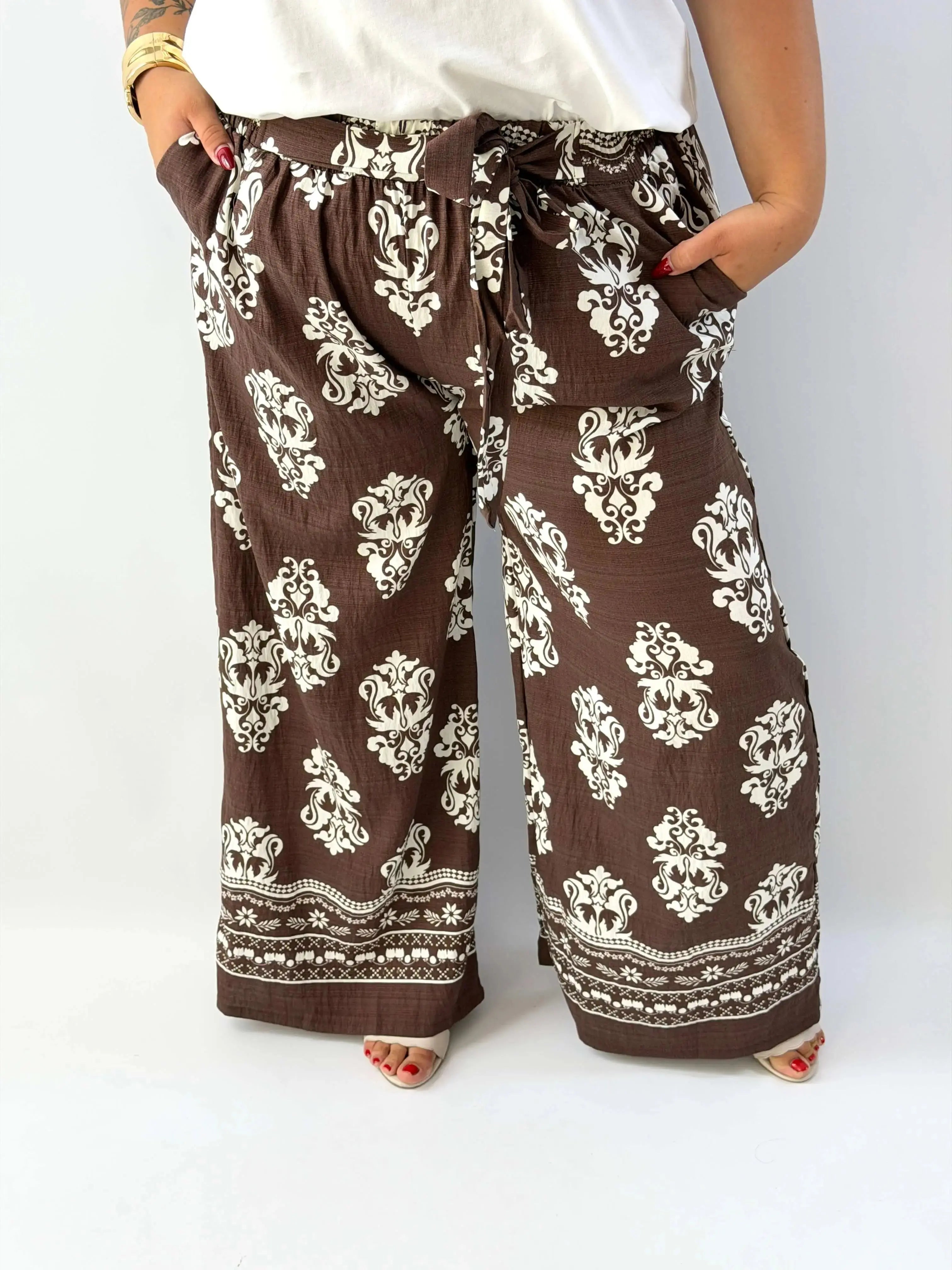 Spodnie damskie plus size z wiązaniem – wygoda i kobiecy styl Stylowa XL