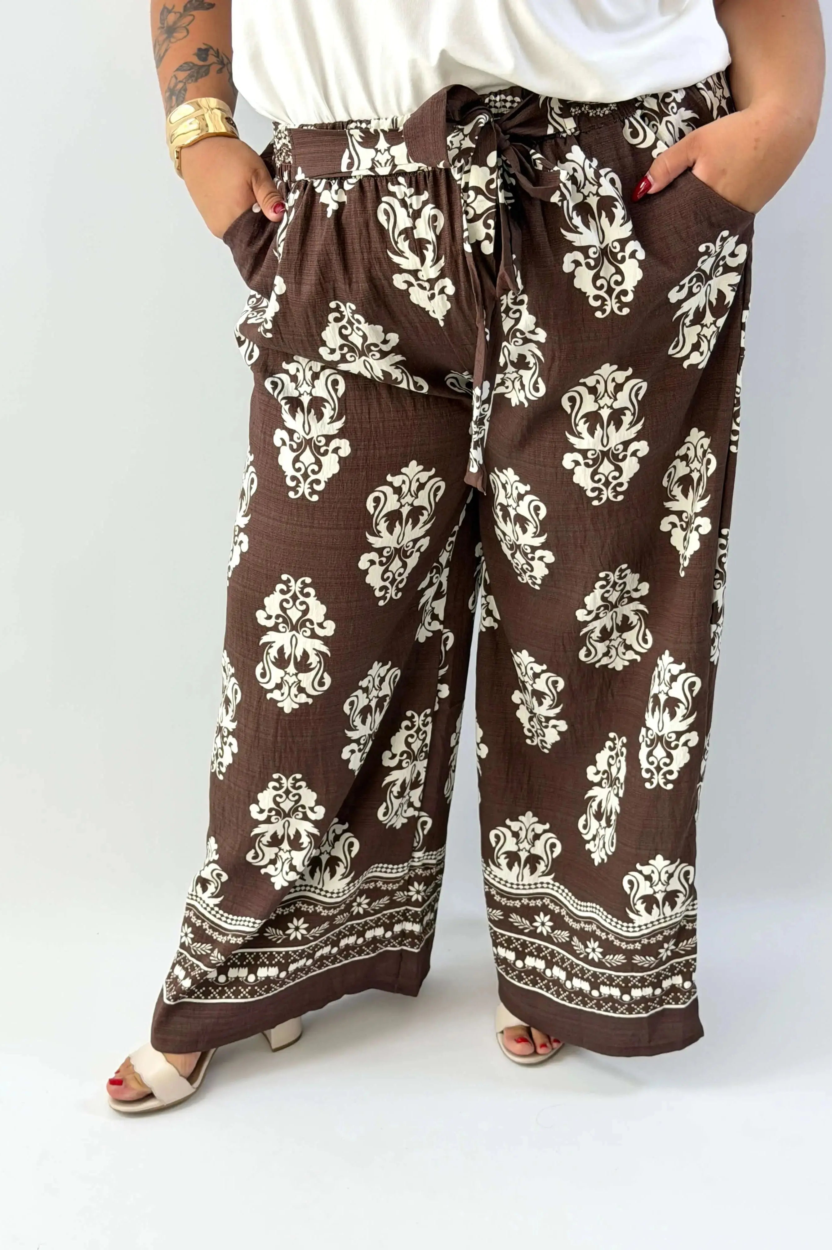 Spodnie damskie plus size z wiązaniem – wygoda i kobiecy styl Stylowa XL