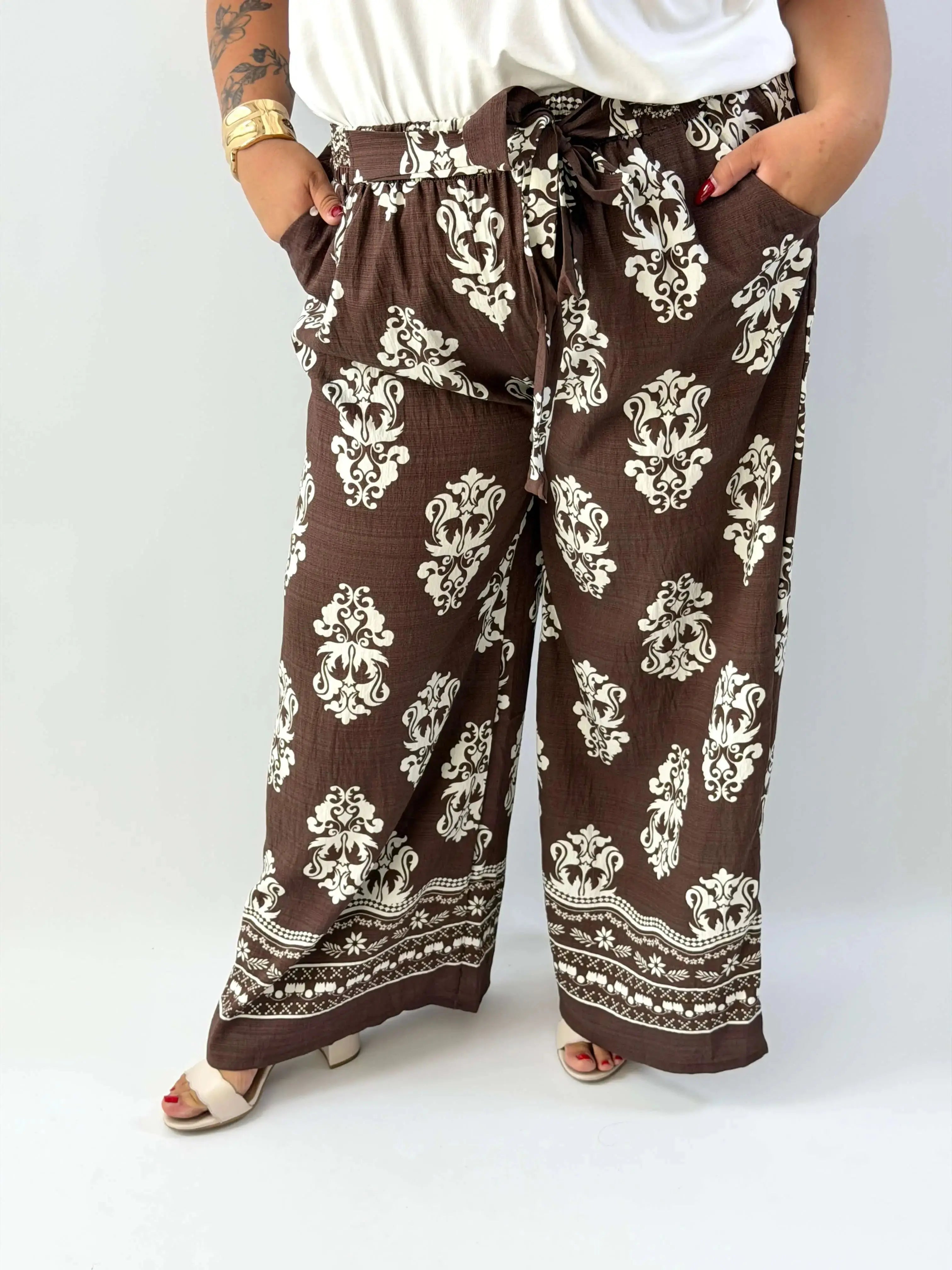 Spodnie damskie plus size z wiązaniem – wygoda i kobiecy styl Stylowa XL