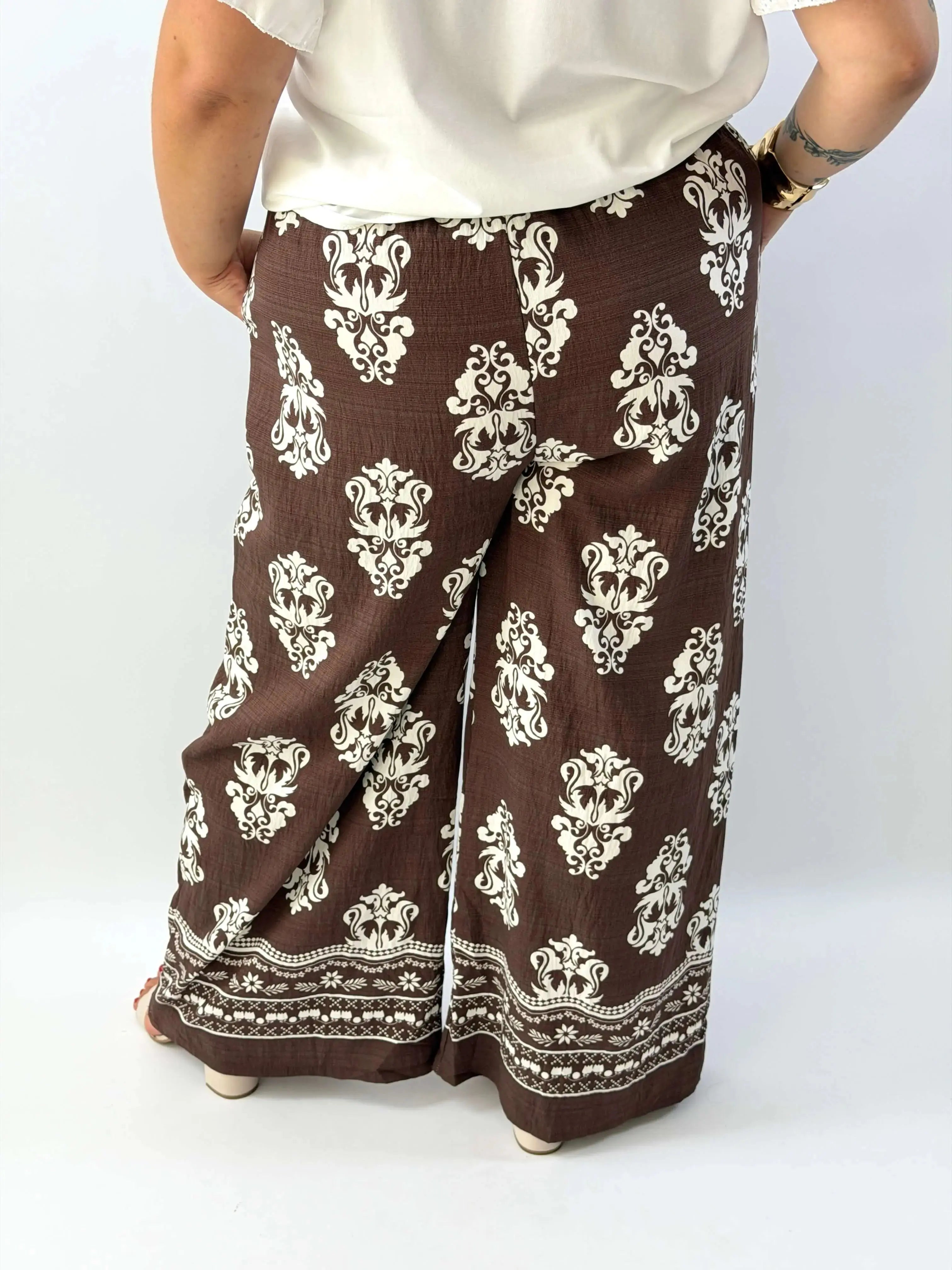 Spodnie damskie plus size z wiązaniem – wygoda i kobiecy styl Stylowa XL