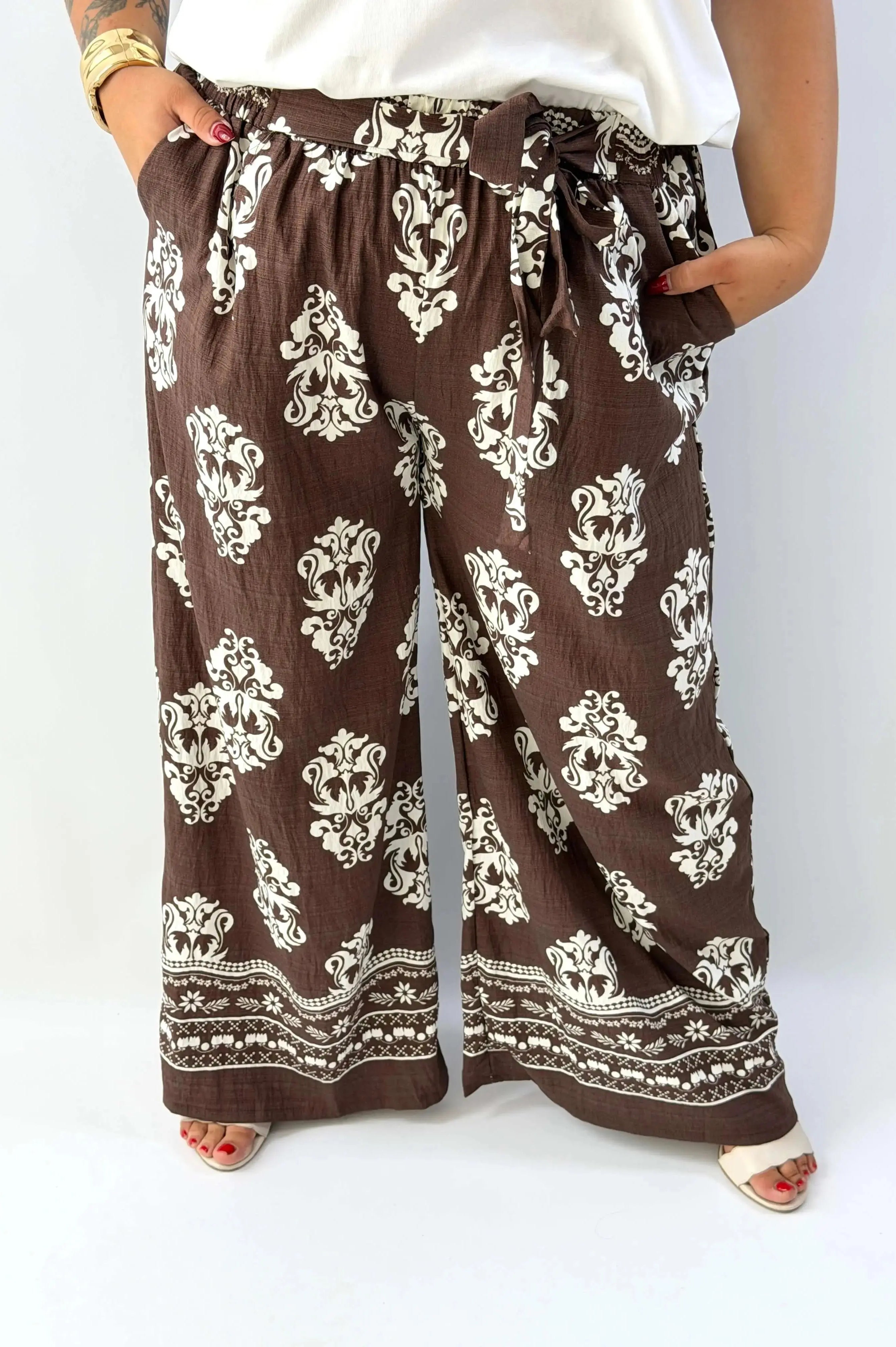 Spodnie damskie plus size z wiązaniem – wygoda i kobiecy styl Stylowa XL