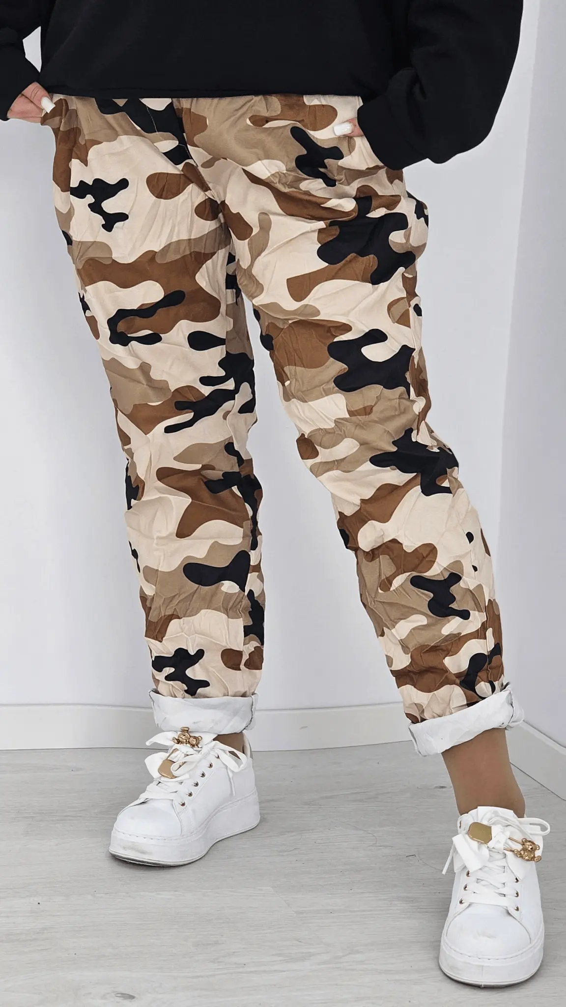 Spodnie gnieciuchy z wzorem moro brąz Stylowa XL