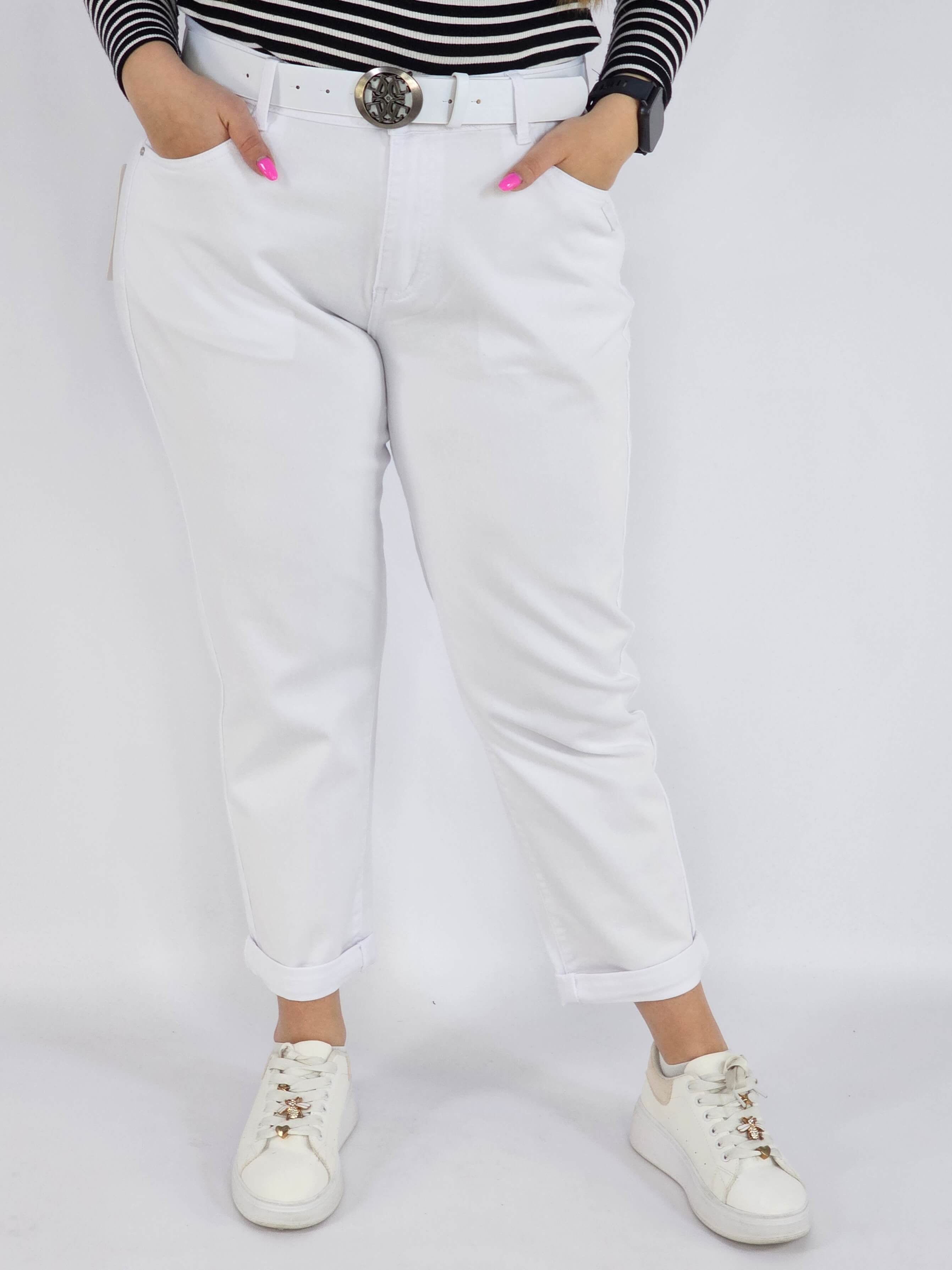 Spodnie jeans plus size – białe klasyczne jeansy z paskiem Stylowa XL
