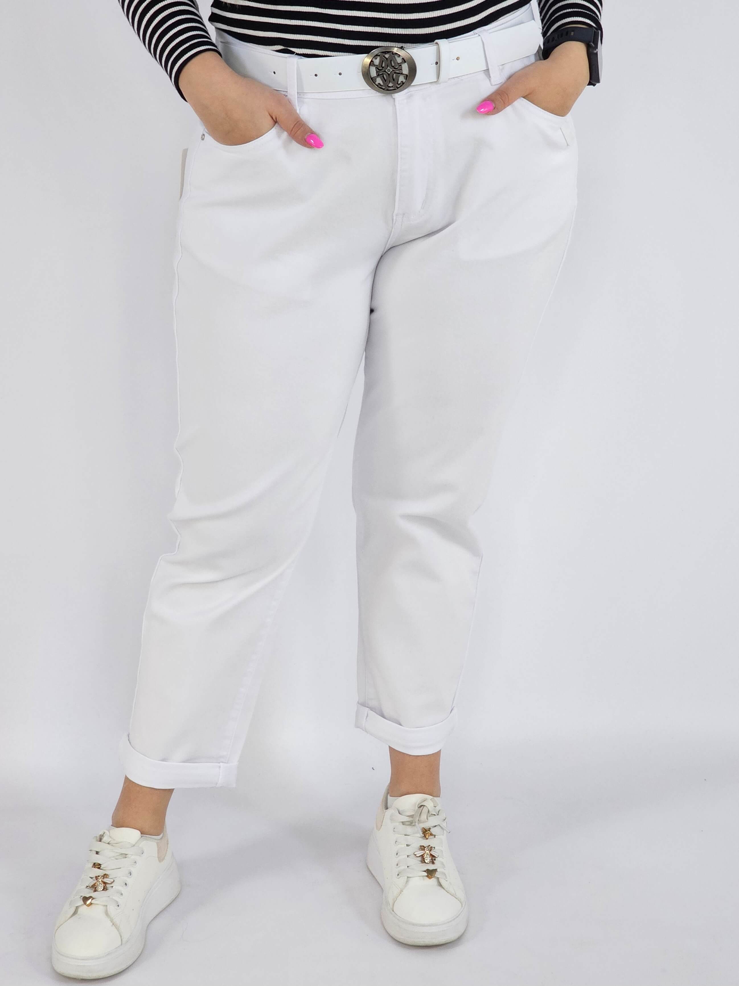Spodnie jeans plus size – białe klasyczne jeansy z paskiem Stylowa XL