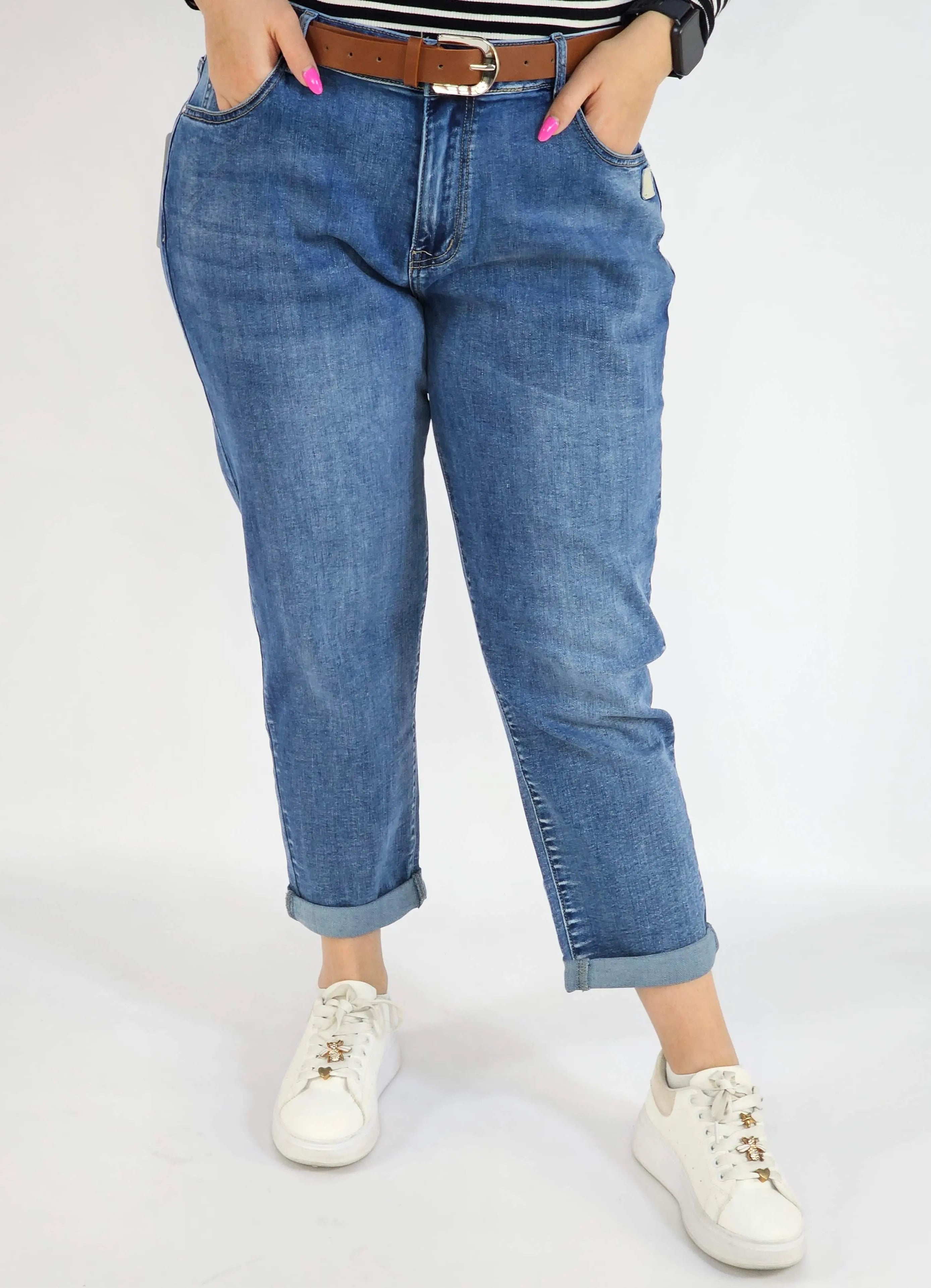 Spodnie jeans plus size – klasyczne niebieskie jeansy z paskiem Stylowa XL