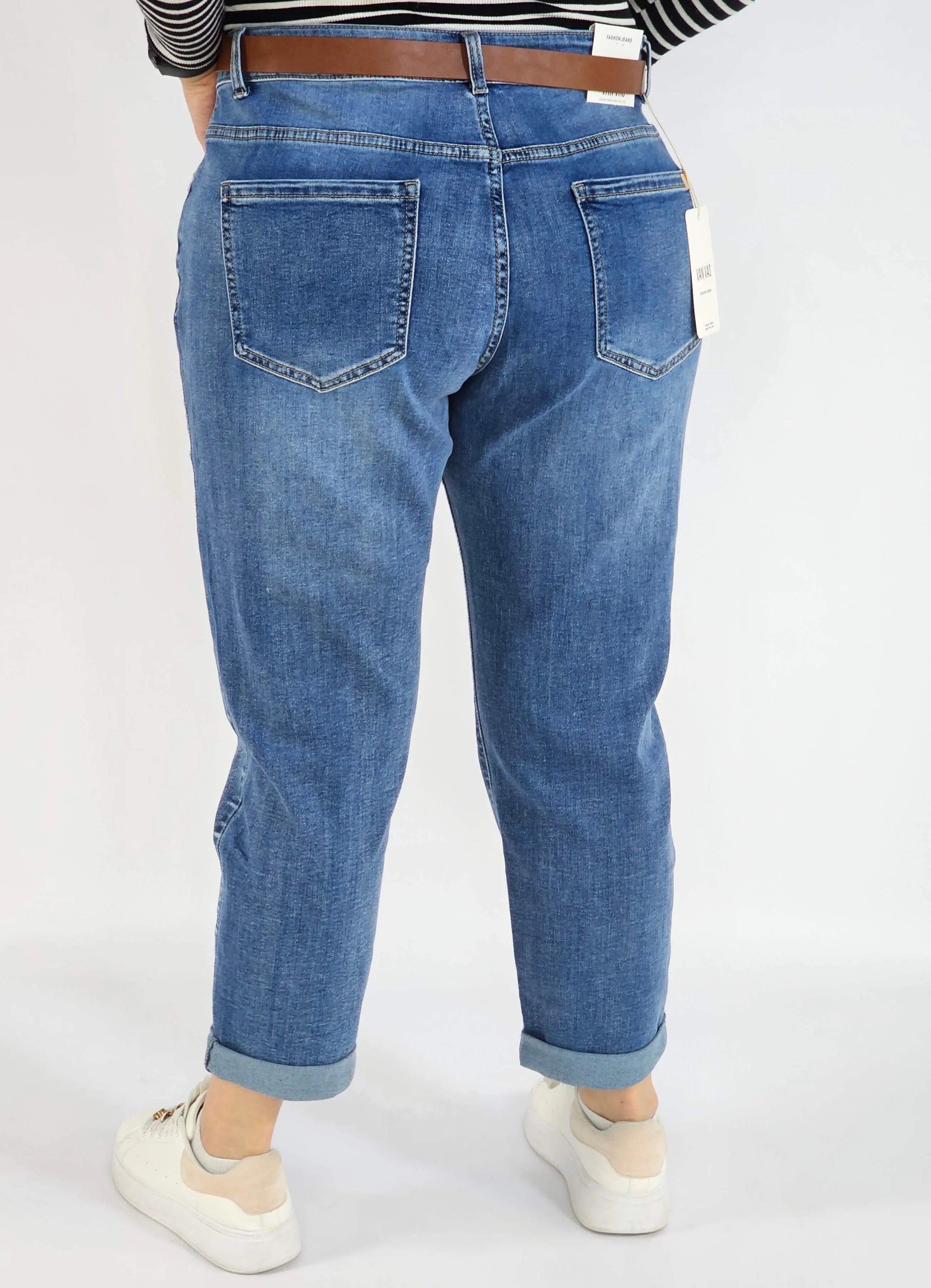 Spodnie jeans plus size – klasyczne niebieskie jeansy z paskiem Stylowa XL