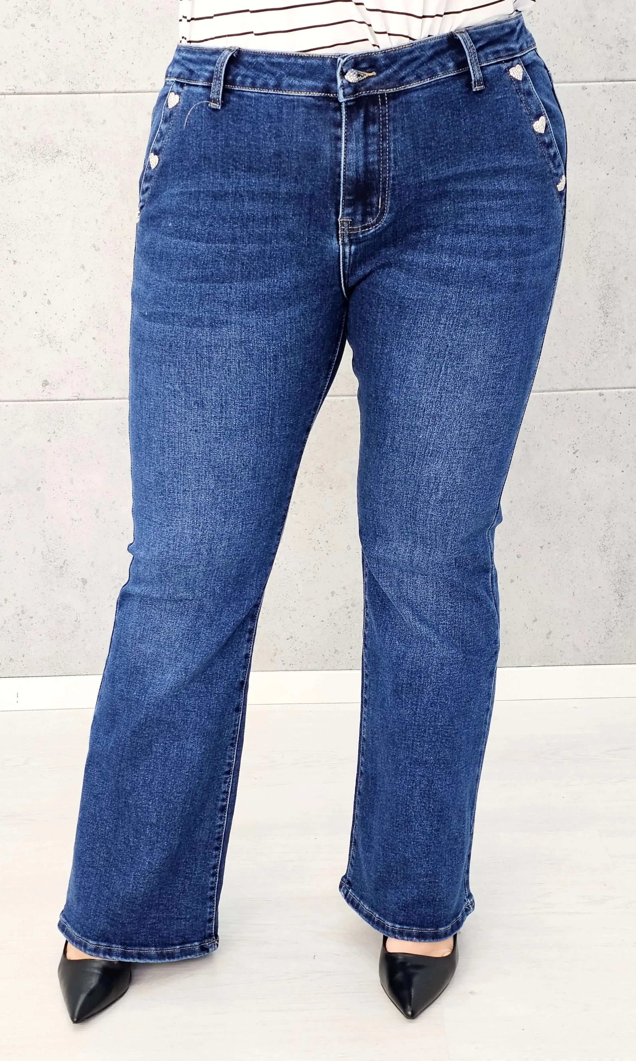 Spodnie jeansowe StylowaXL Bootcut – dzwony krój w modzie plus size Stylowa XL