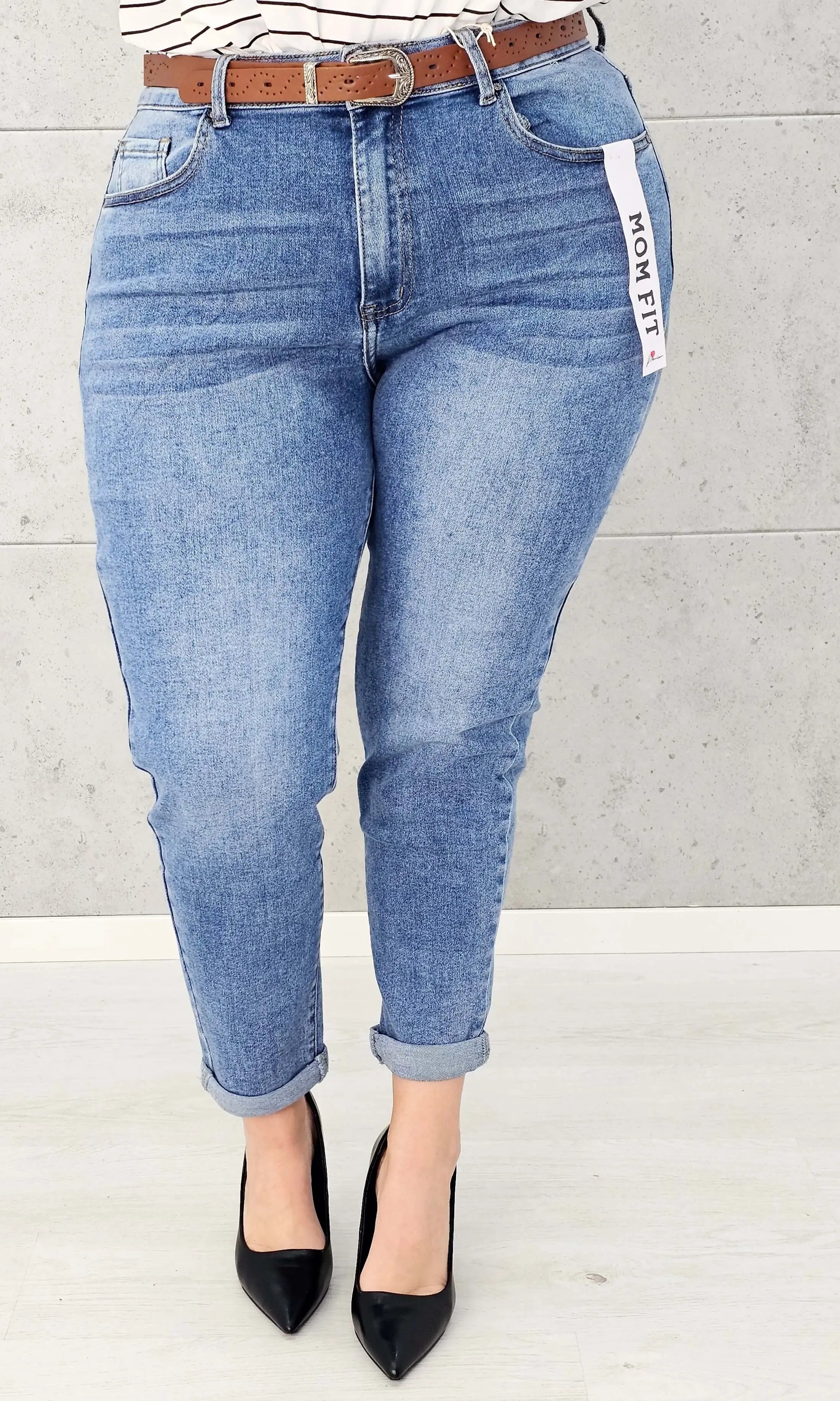 Spodnie jeansowe StylowaXL Mom Fit – jasnoniebieskie jeansy plus size z wysokim stanem Stylowa XL