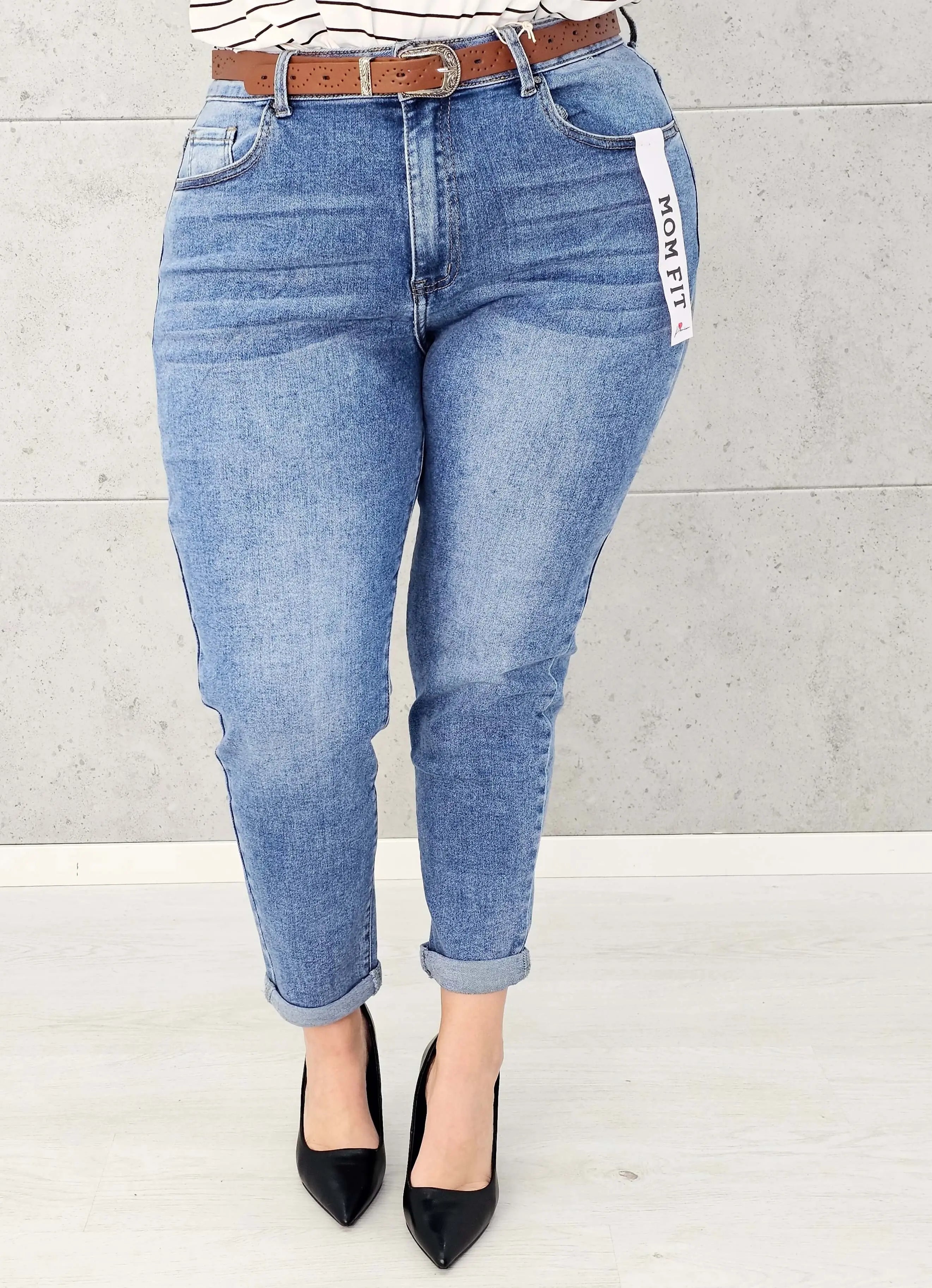 Spodnie jeansowe StylowaXL Mom Fit – jasnoniebieskie jeansy plus size z wysokim stanem Stylowa XL