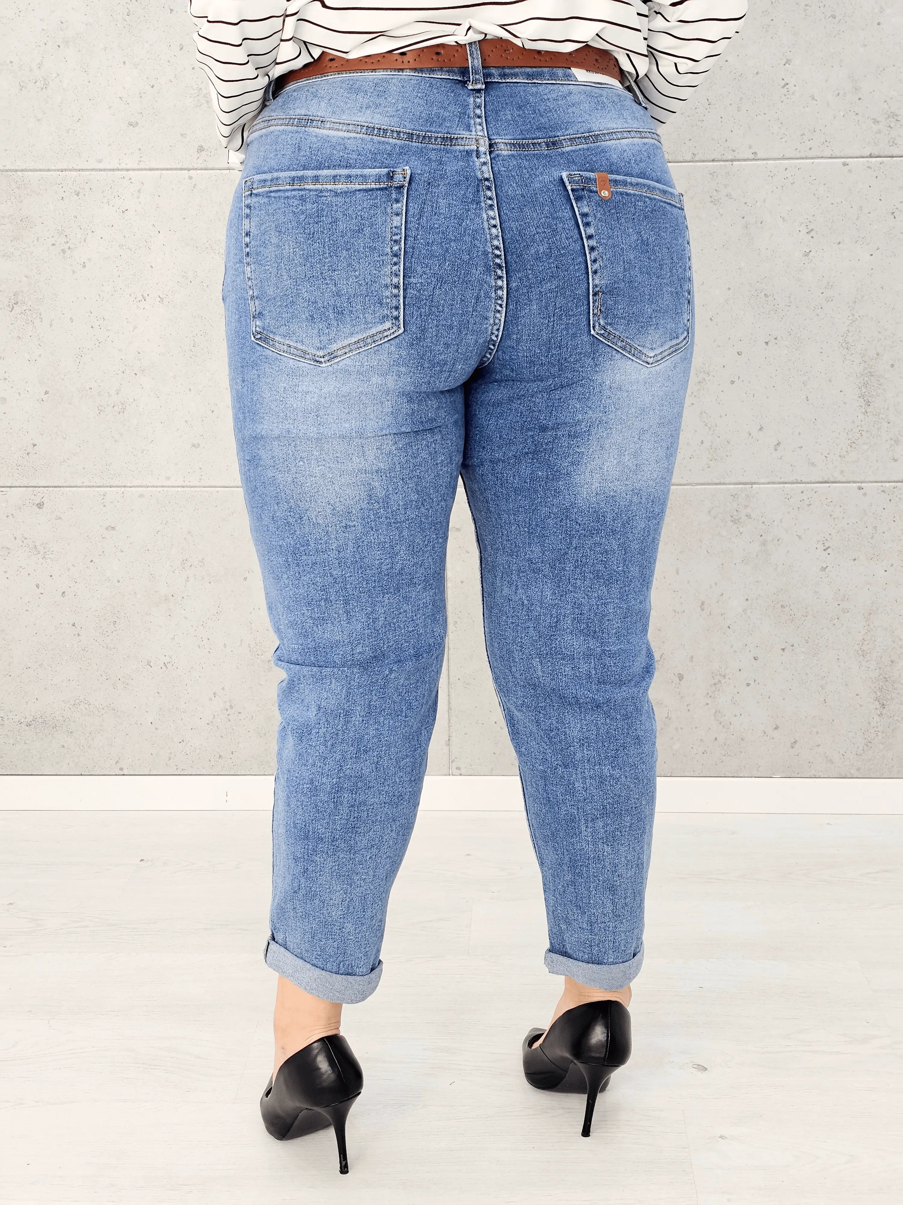 Spodnie jeansowe StylowaXL Mom Fit – jasnoniebieskie jeansy plus size z wysokim stanem Stylowa XL