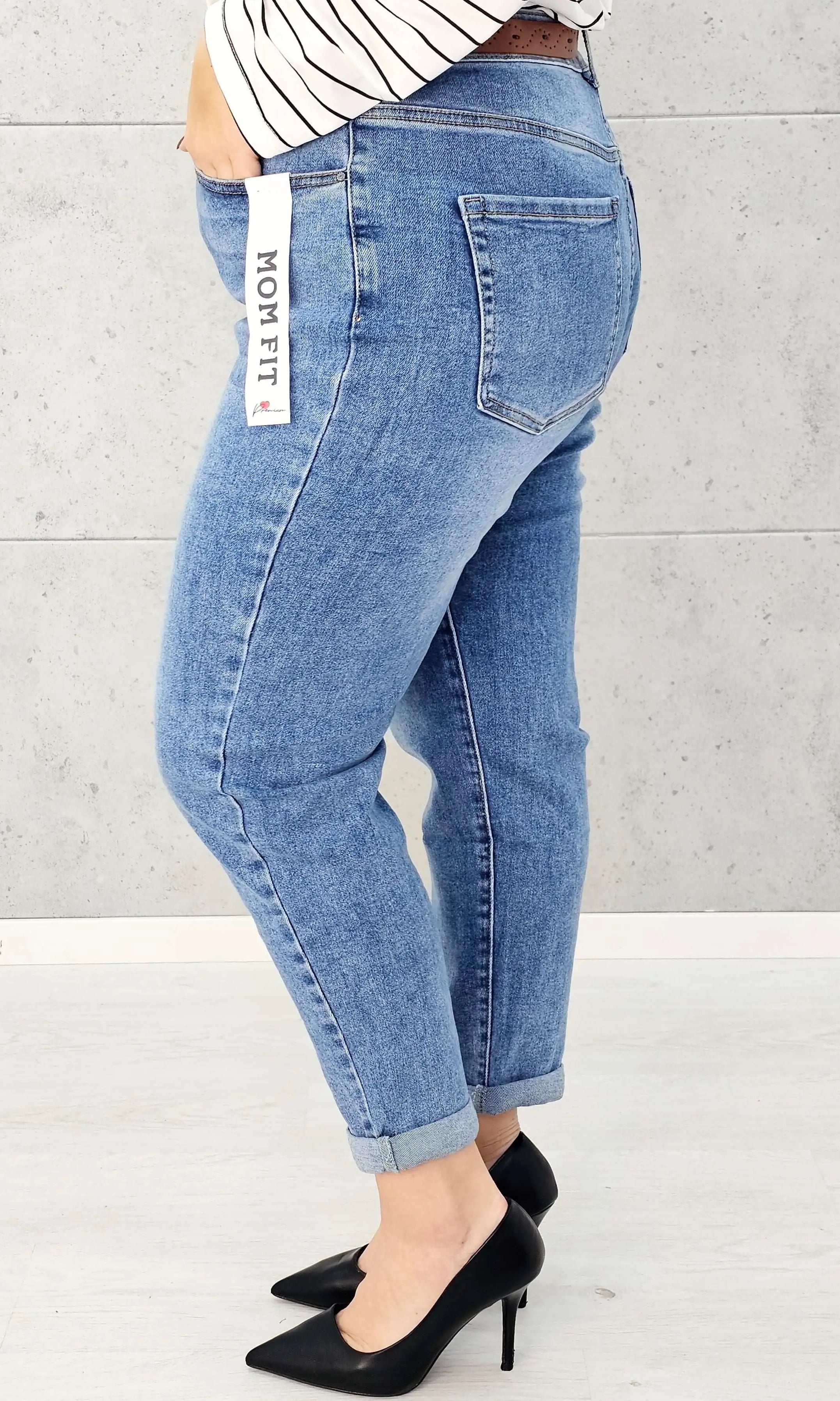 Spodnie jeansowe StylowaXL Mom Fit – jasnoniebieskie jeansy plus size z wysokim stanem Stylowa XL