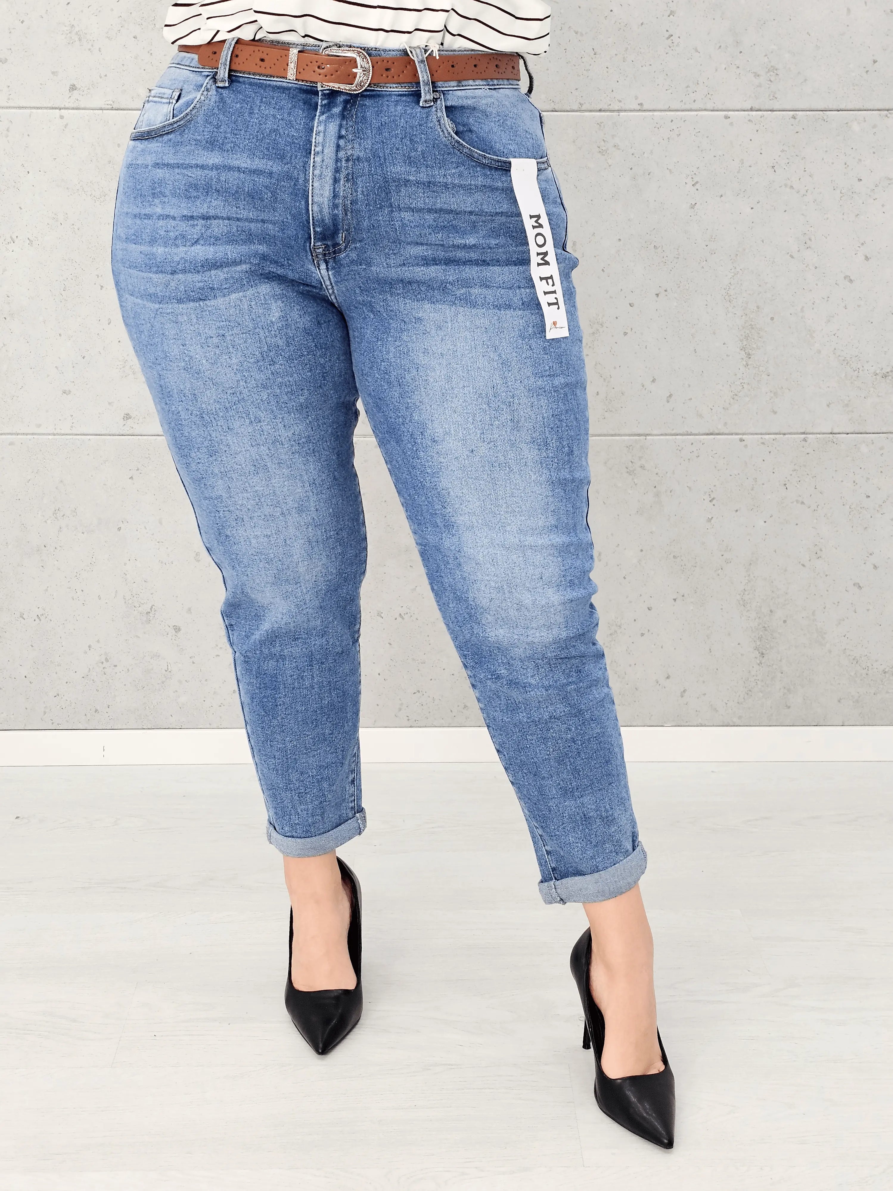 Spodnie jeansowe StylowaXL Mom Fit – jasnoniebieskie jeansy plus size z wysokim stanem Stylowa XL