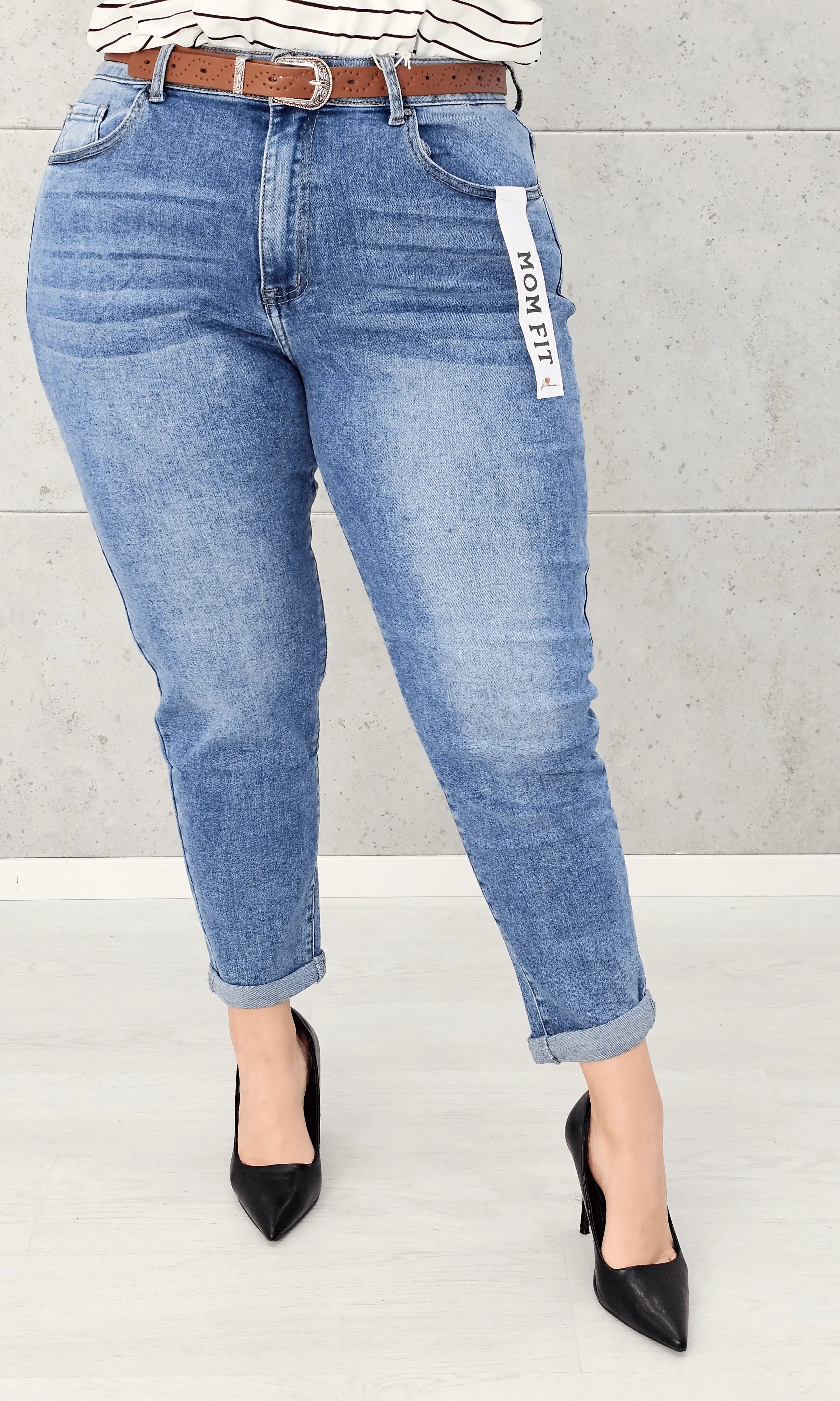 Spodnie jeansowe StylowaXL Mom Fit – jasnoniebieskie jeansy plus size z wysokim stanem Stylowa XL