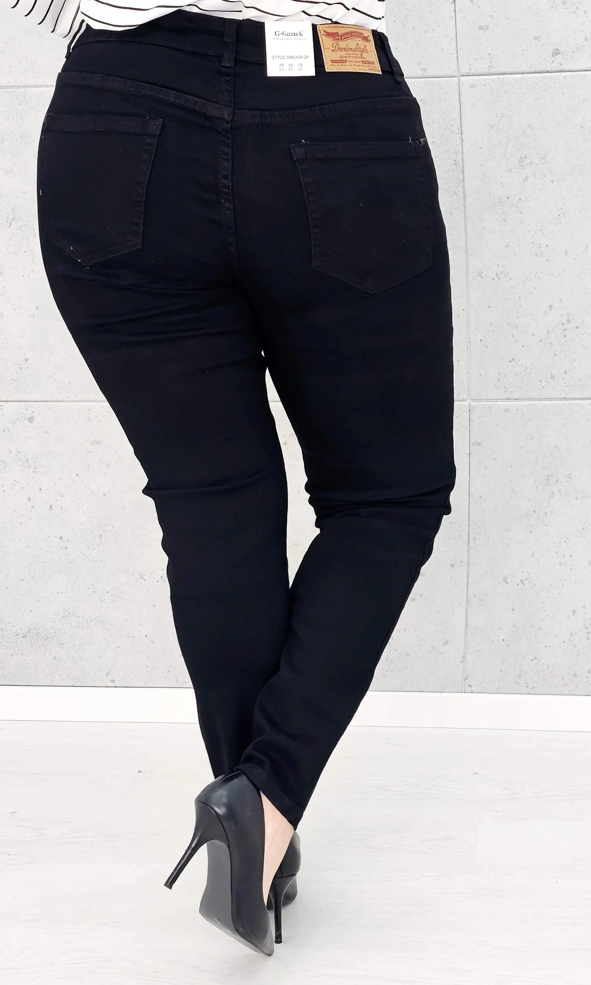 Spodnie jeansowe StylowaXL Slim Fit Black – eleganckie czarne spodnie plus size Stylowa XL