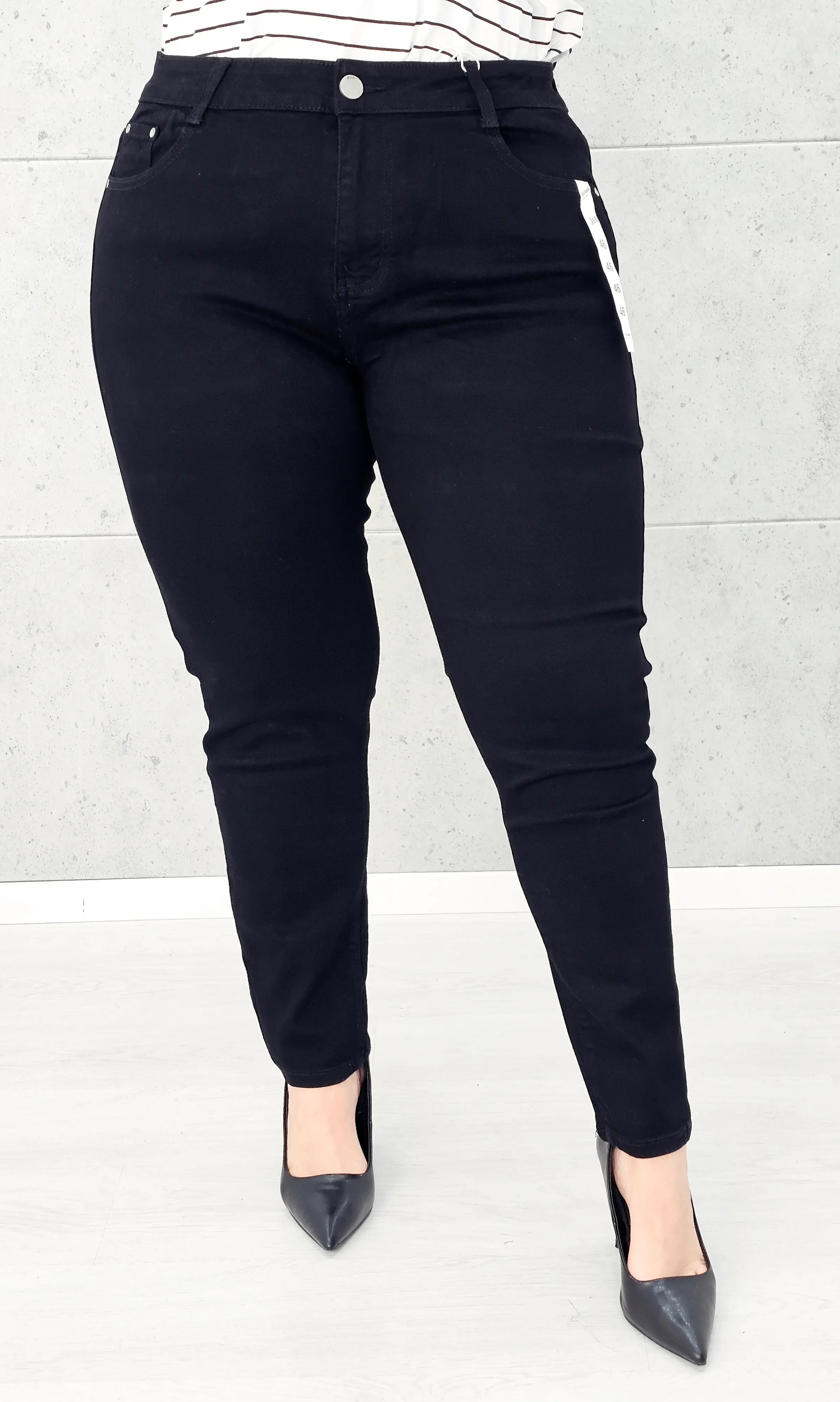 Spodnie jeansowe StylowaXL Slim Fit Black – eleganckie czarne spodnie plus size Stylowa XL