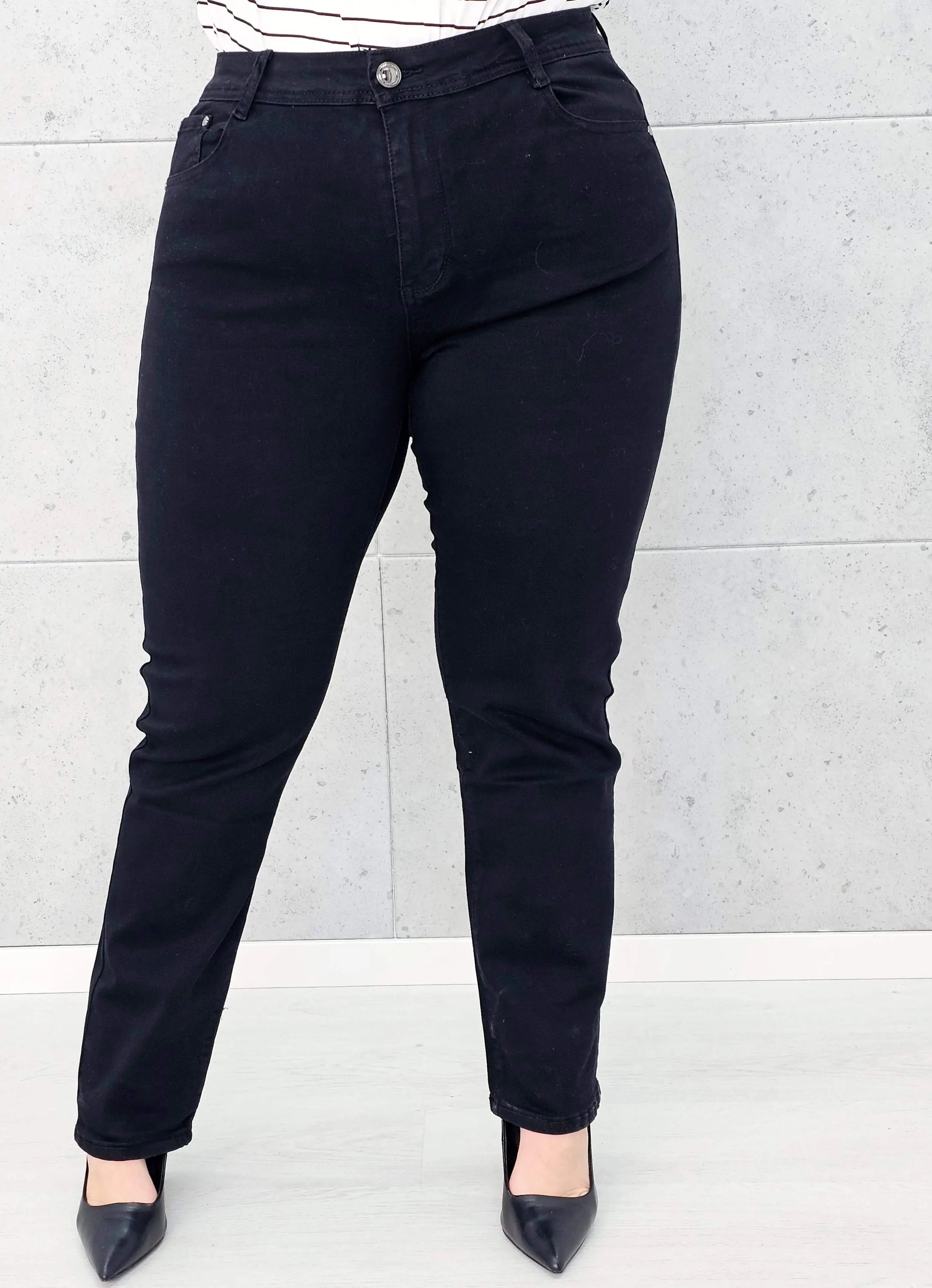 Spodnie jeansowe StylowaXL Straight Fit Black – klasyczne czarne spodnie plus size Stylowa XL