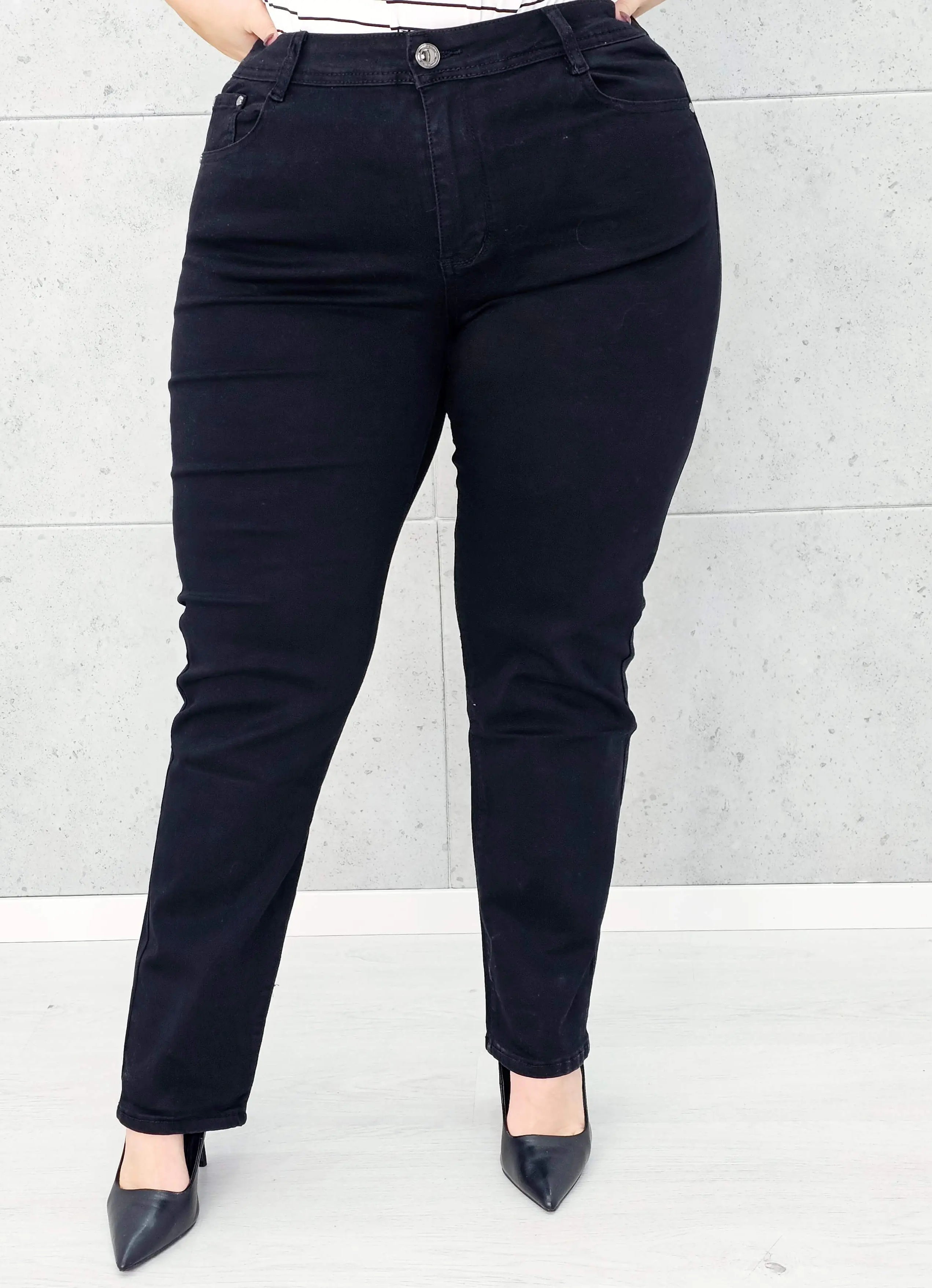 Spodnie jeansowe StylowaXL Straight Fit Black – klasyczne czarne spodnie plus size Stylowa XL