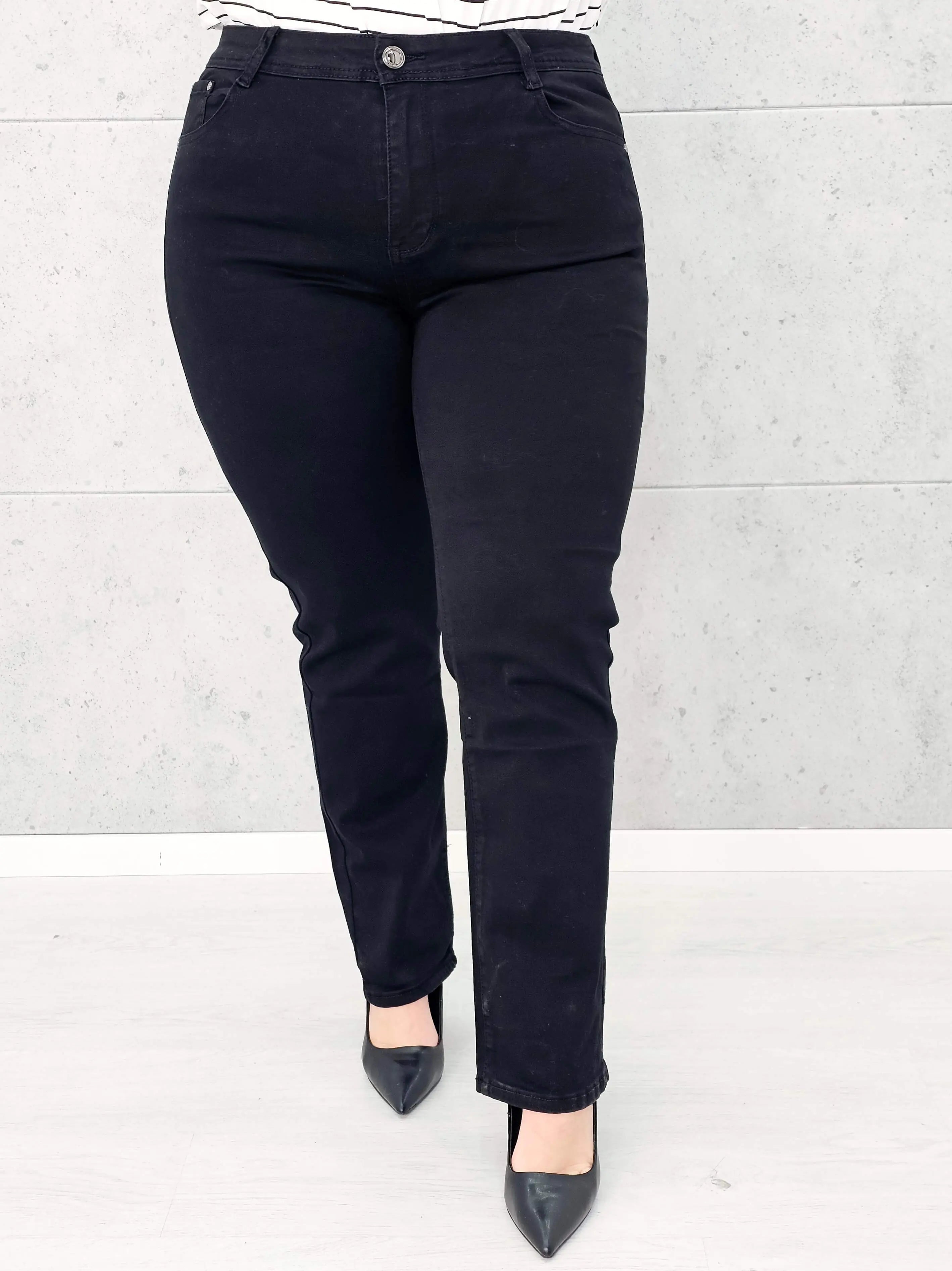 Spodnie jeansowe StylowaXL Straight Fit Black – klasyczne czarne spodnie plus size Stylowa XL