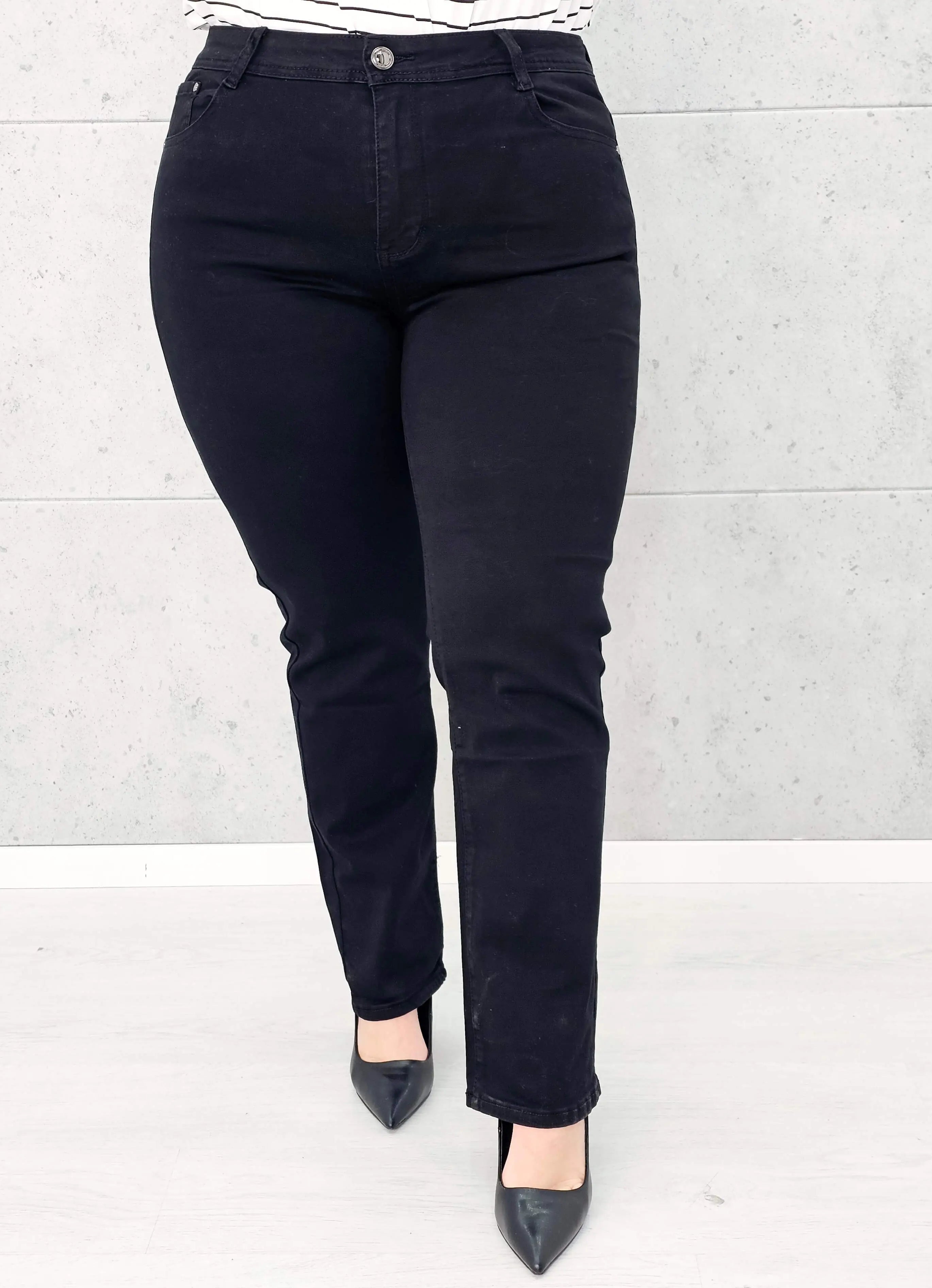 Spodnie jeansowe StylowaXL Straight Fit Black – klasyczne czarne spodnie plus size Stylowa XL